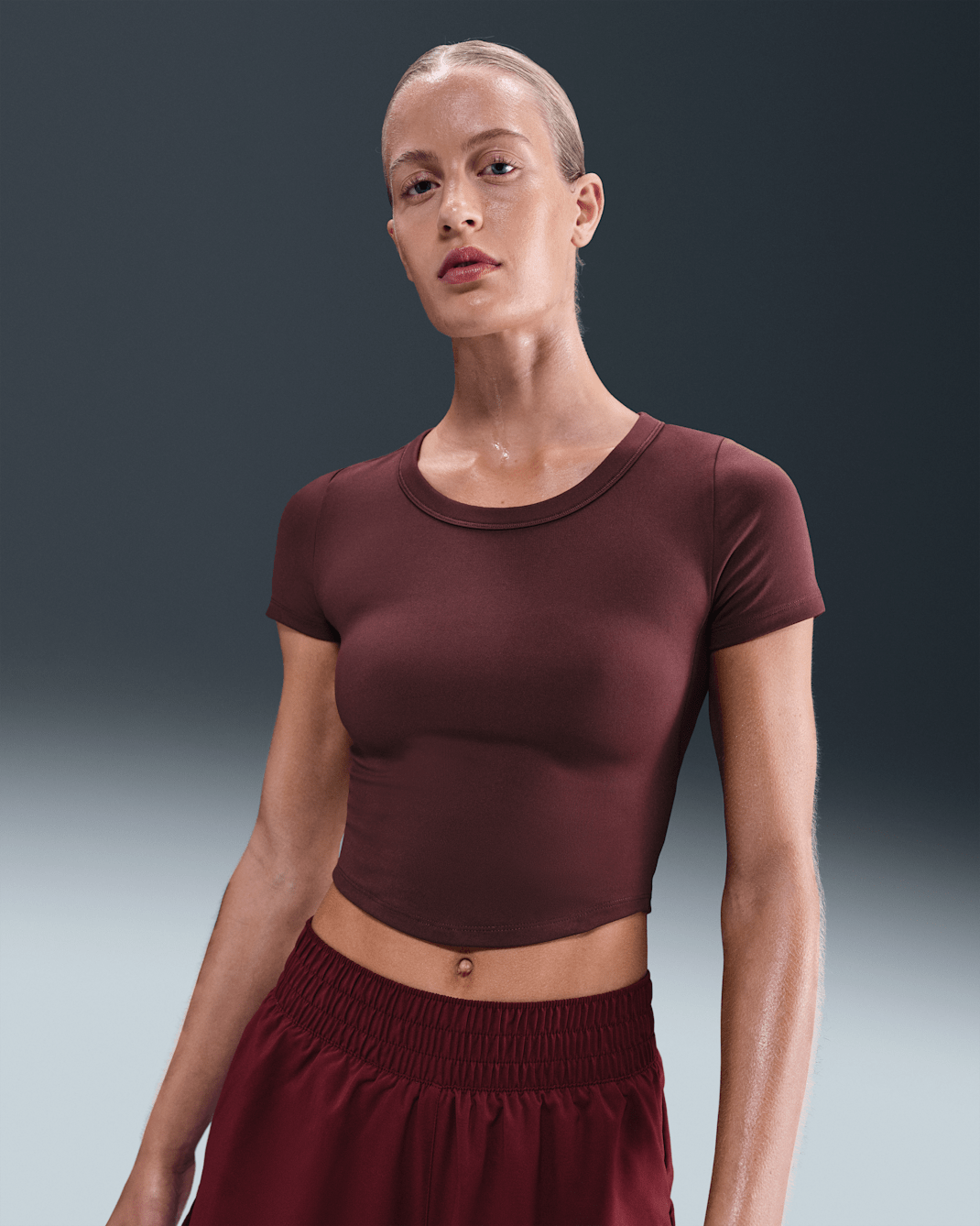 Γυναικεία κοντομάνικη μπλούζα crop Dri-FIT Nike One Fitted - Burgundy Crush/Λευκό