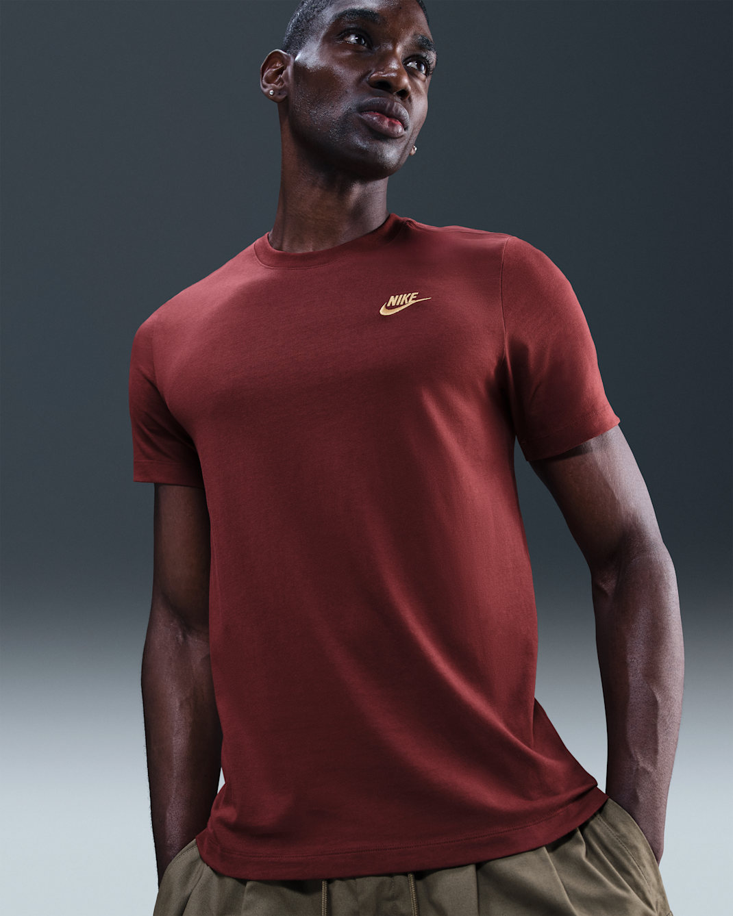 Nike Sportswear Club Erkek Tişörtü - Dark Team Red/Altın Rengi