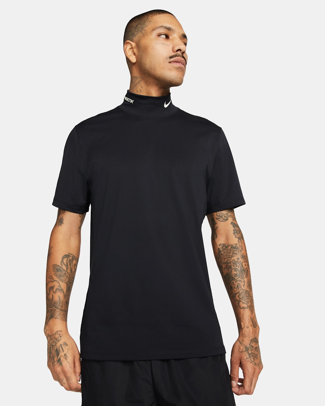 Playera de cuello alto y manga corta para hombre NOCTA - Negro