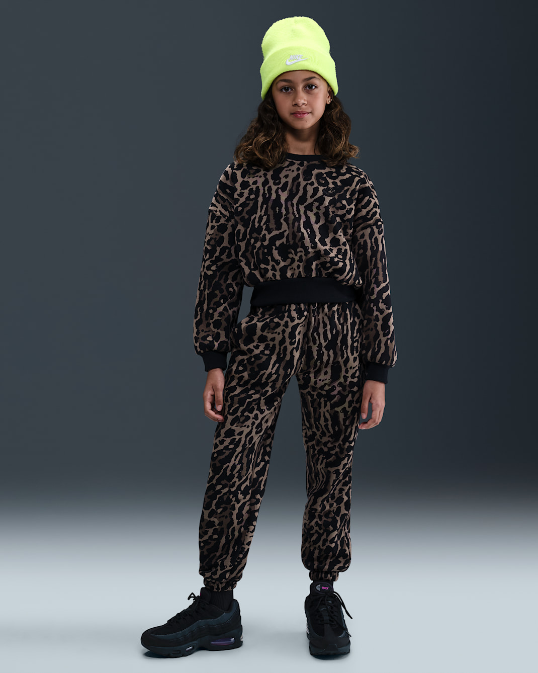 Sudadera con cuello redondo y estampado de Boxy para niña talla grande Nike Sportswear Club Fleece - Negro/Negro