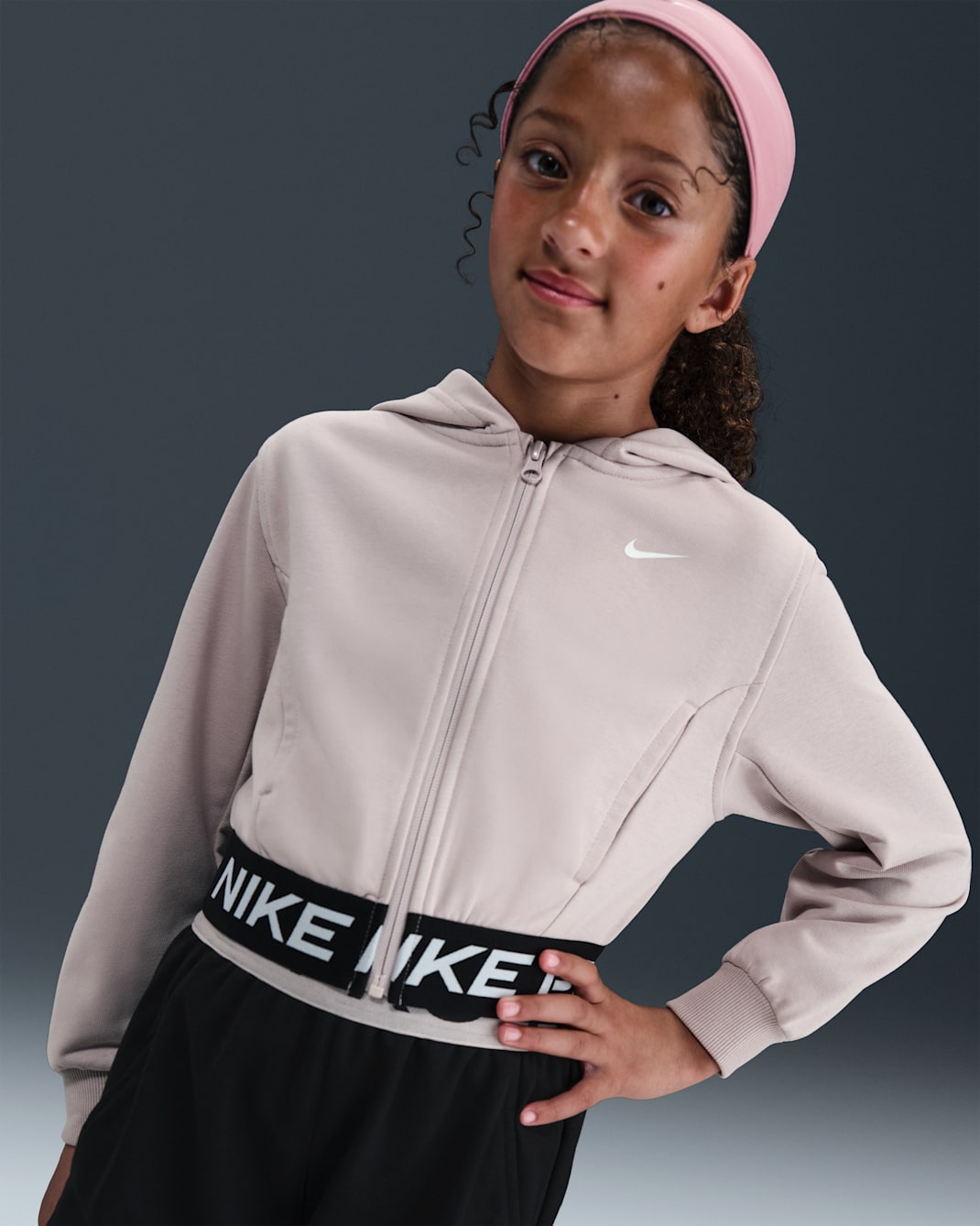 Sudadera con gorro Dri-FIT de cierre completo para niña talla grande Nike Pro Fleece - Violeta platino/Violeta platino/Negro/Blanco