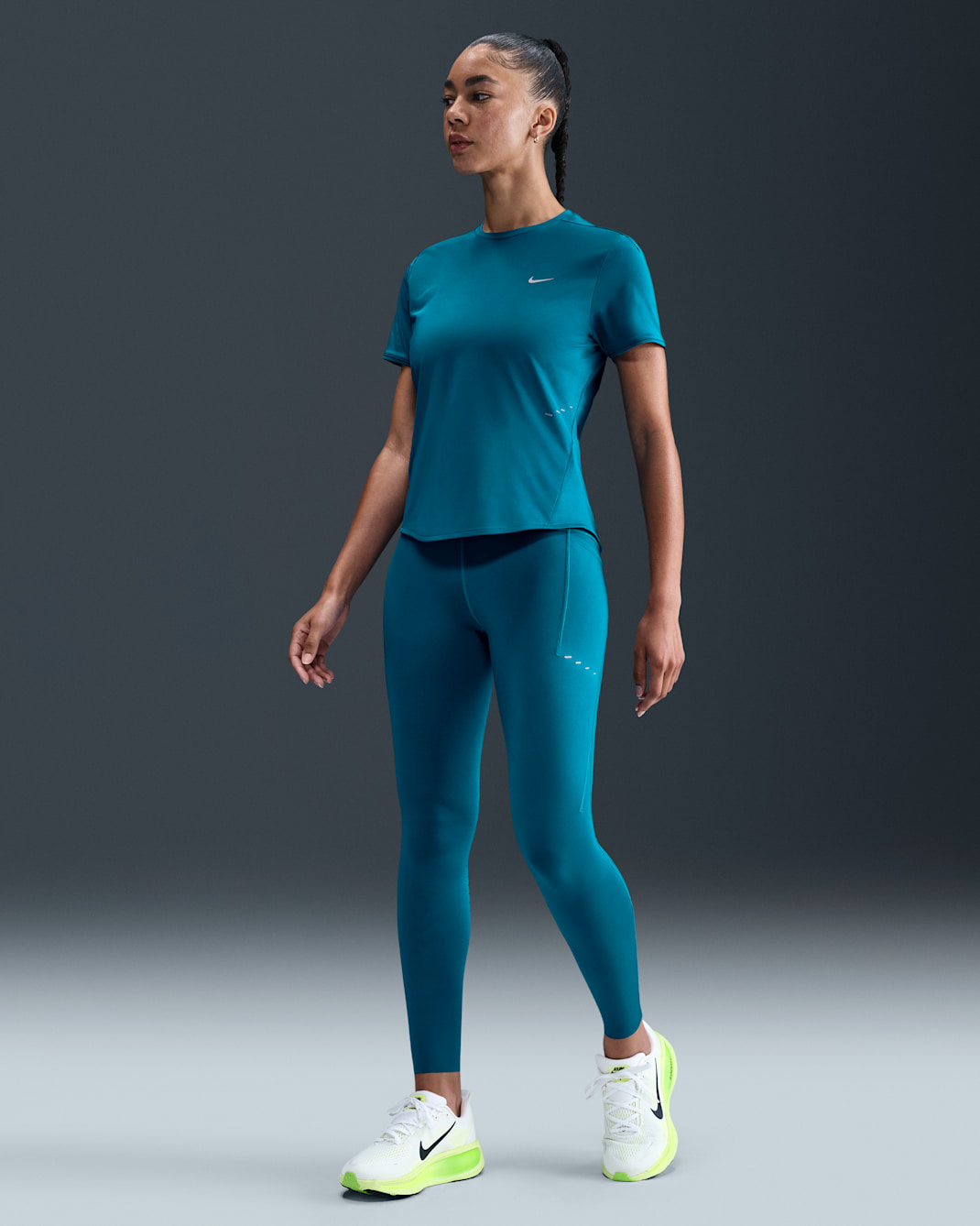 Nike Swift 7/8-løbeleggings med høj talje og lommer til kvinder - Green Abyss