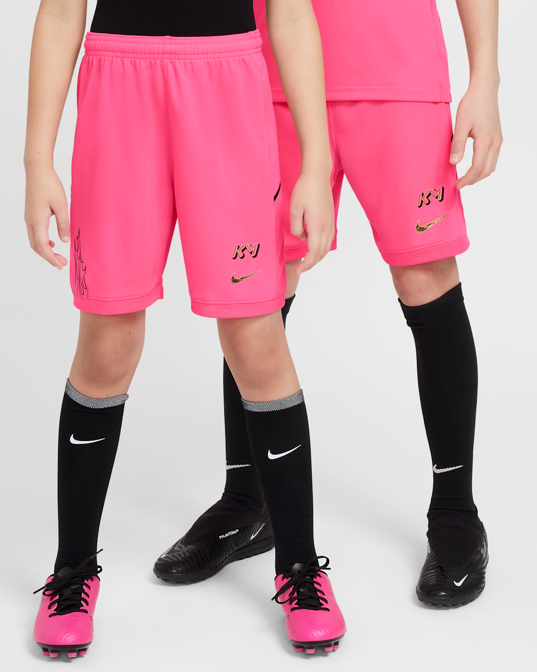 Kylian Mbappé Academy Dri-FIT-Fußballshorts (ältere Kinder) - Hyper Pink/Hyper Pink/Schwarz/Metallic Gold