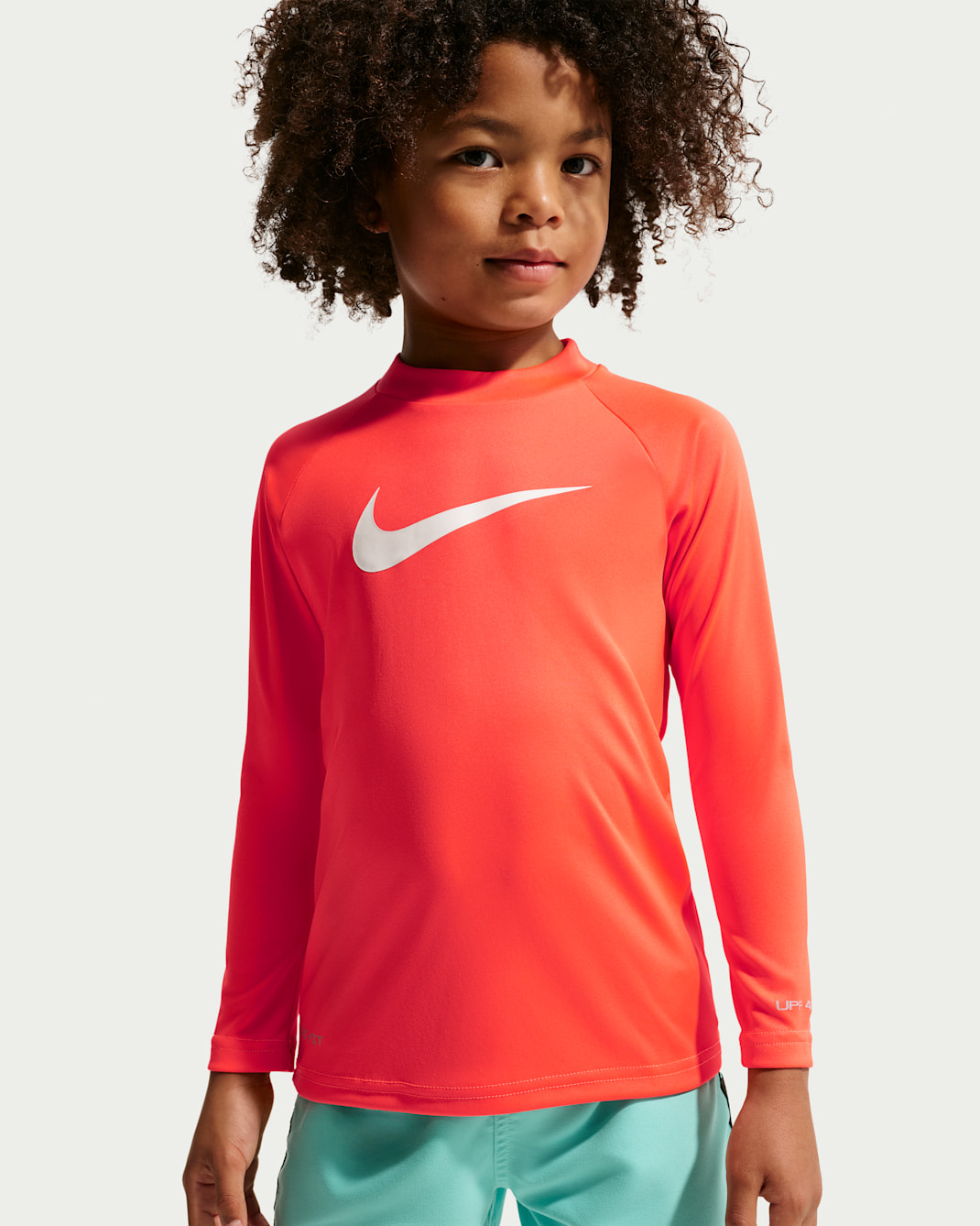 Playera de manga larga para niño talla pequeña Nike Swim Hydroguard Essential - Carmesí brillante/Blanco