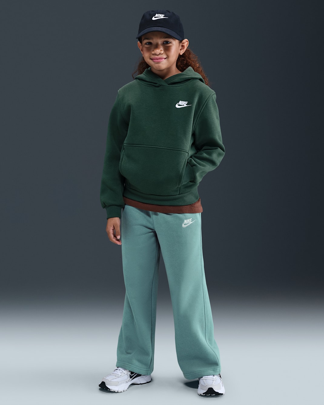 Pants de pierna ancha para niña talla grande Nike Sportswear Club Fleece - Cañón/Blanco