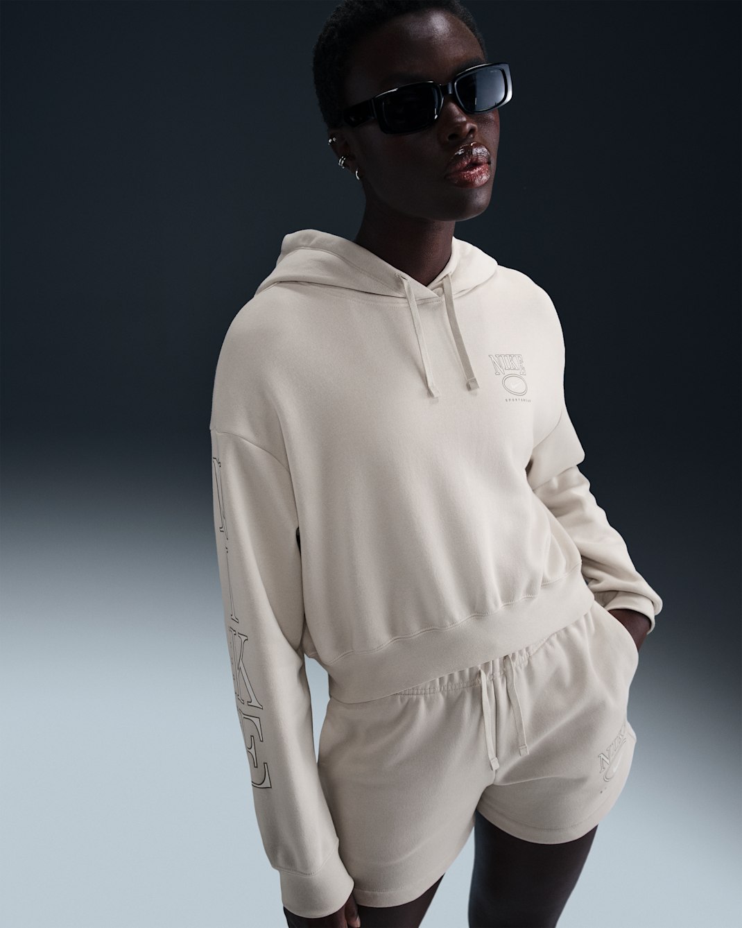 Nike Sportswear Club Fleece Women's Oversized Cropped Graphic Hoodie - Light Orewood Brown