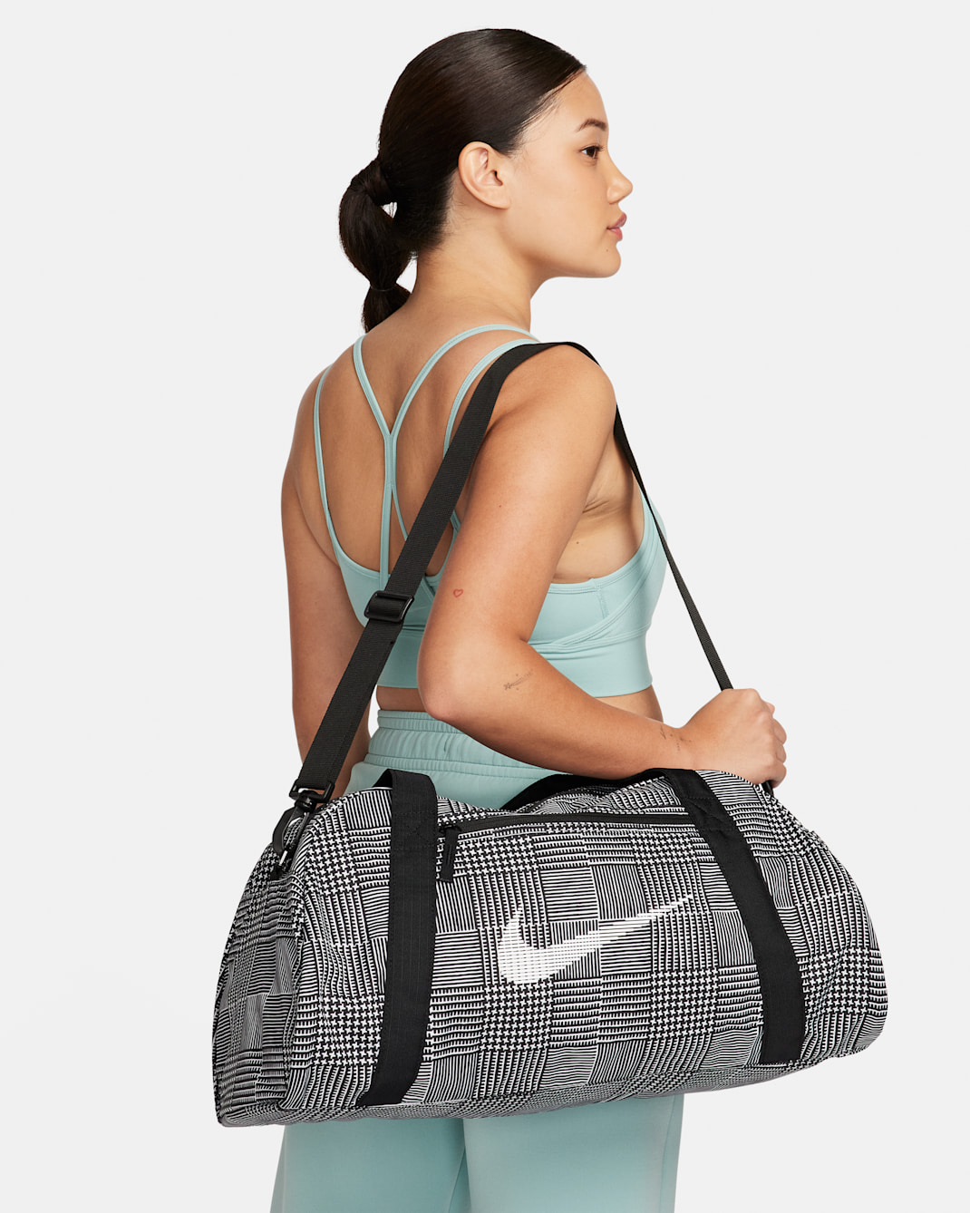 Nike Gym Club Checked Duffel (24L) - Sail/Black/White