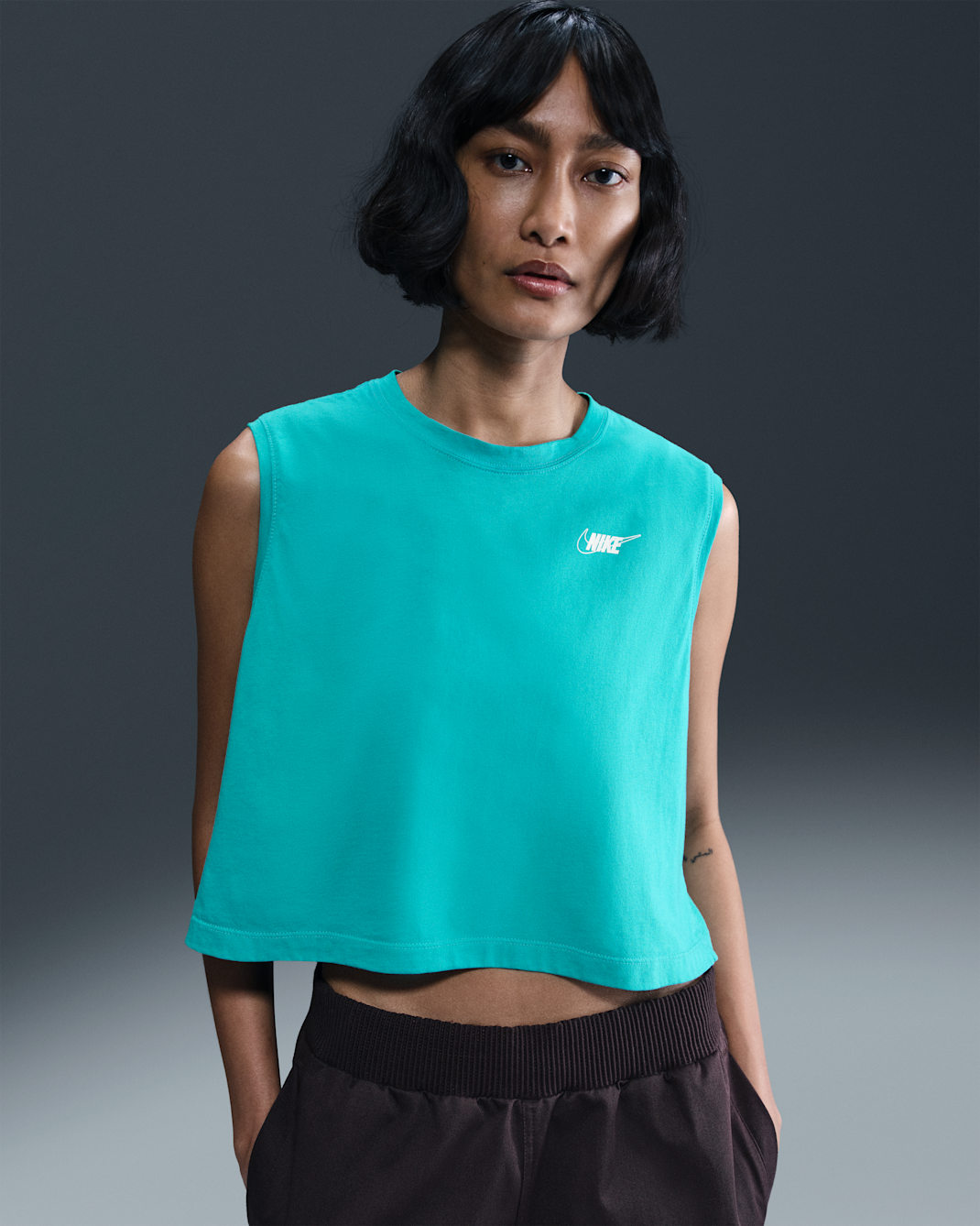 Nike Sportswear Club Women's Sleeveless Cropped Graphic T-Shirt - Dusty Cactus
