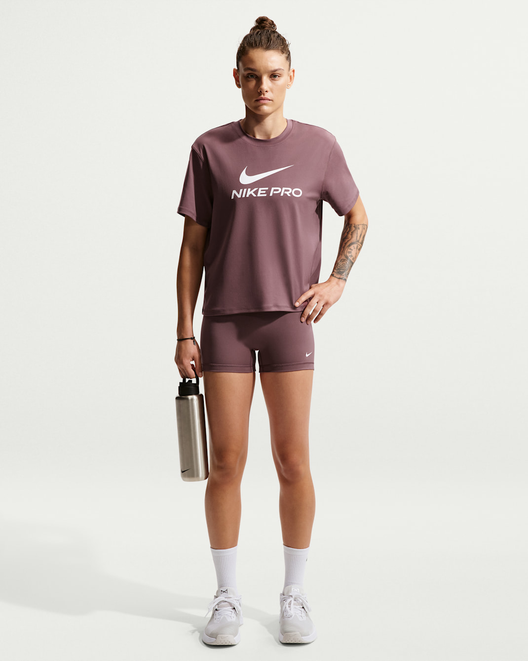 Dámské 8cm cyklistické kraťasy Nike Pro se středně vysokým pasem - Tattoo/Bílá