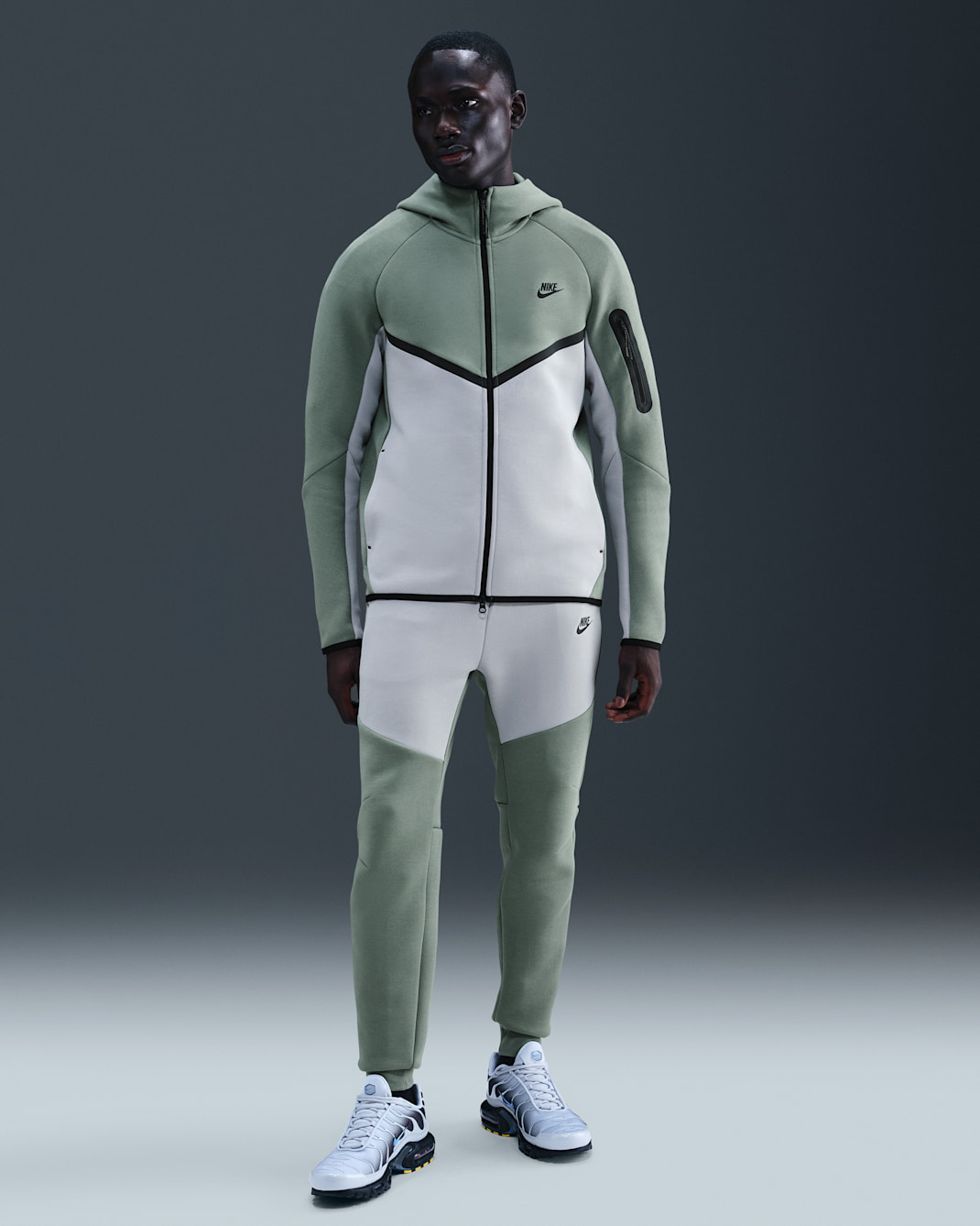 Nike Tech Men's Fleece Joggers - Clay Green/Light Smoke Grey/Black