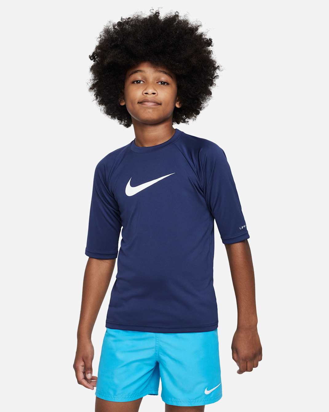 Playera de manga corta Dri-FIT con protección contra los rayos UV para niño talla grande Nike Swim Hydroguard Essential - Azul marino medianoche/Blanco