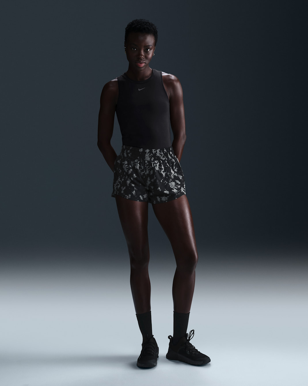 Shorts Dri-FIT estampados con forro de ropa interior para mujer Nike One - Negro/Negro/Negro/Negro