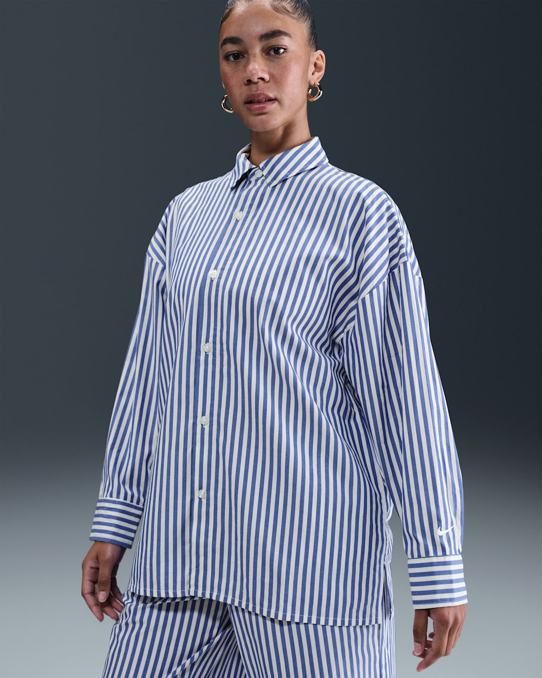 Nike Sportswear Chill Poplin Button-Up-Longsleeve mit Oversize-Passform (Damen) - Game Royal/Sail/Sail