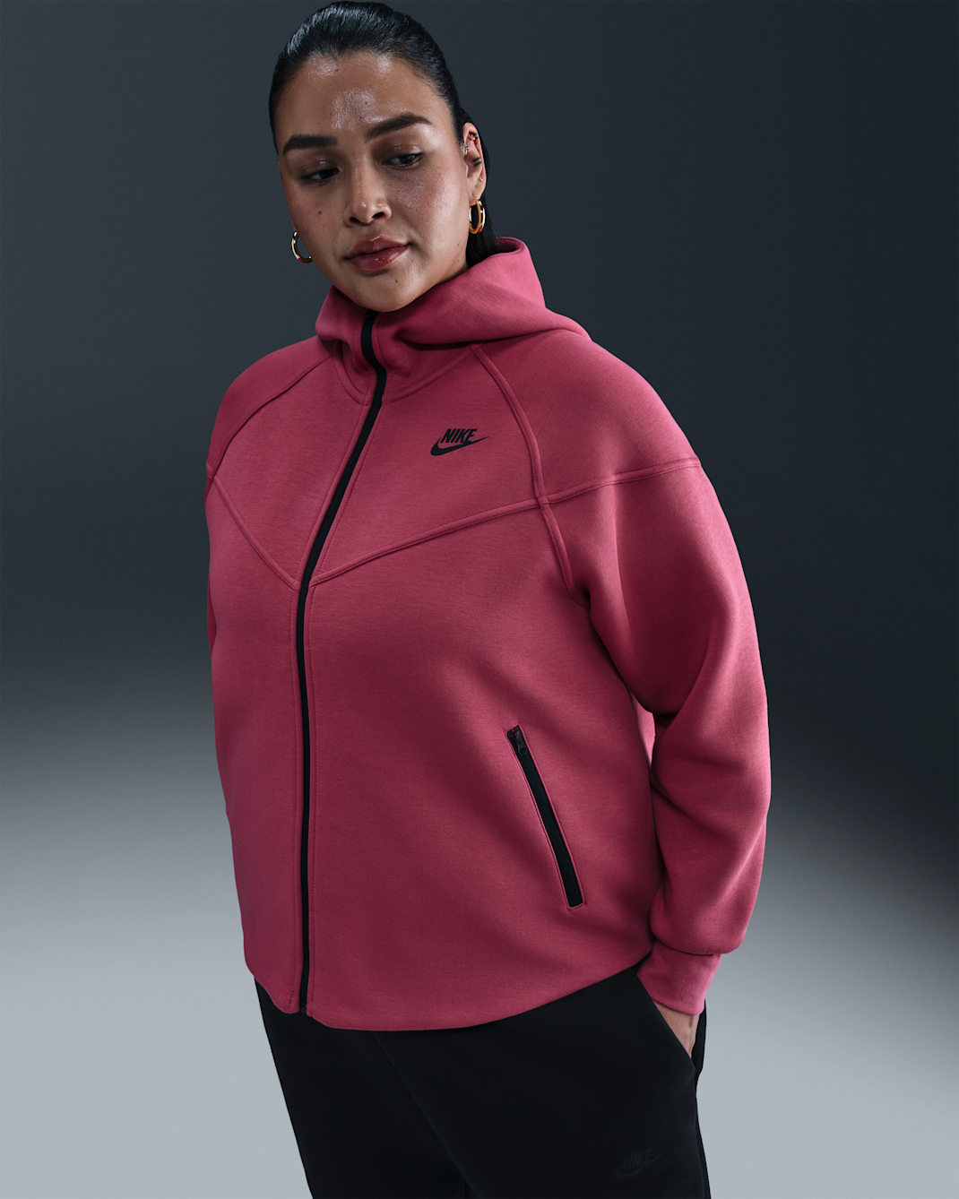 Sudadera con gorro de cierre completo para mujer talla grande Nike Sportswear Tech Fleece Windrunner - Remolacha dulce/Negro