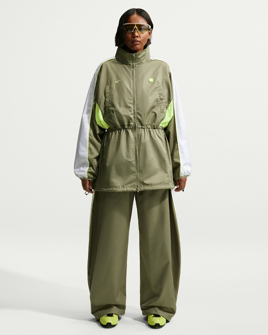 Nike Sportswear Shox Geweven broek voor dames - Silver Sage/Wit/Volt Ice