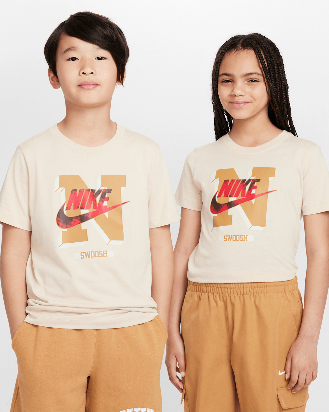 เสื้อยืดเด็กโต Nike Sportswear - Sanddrift