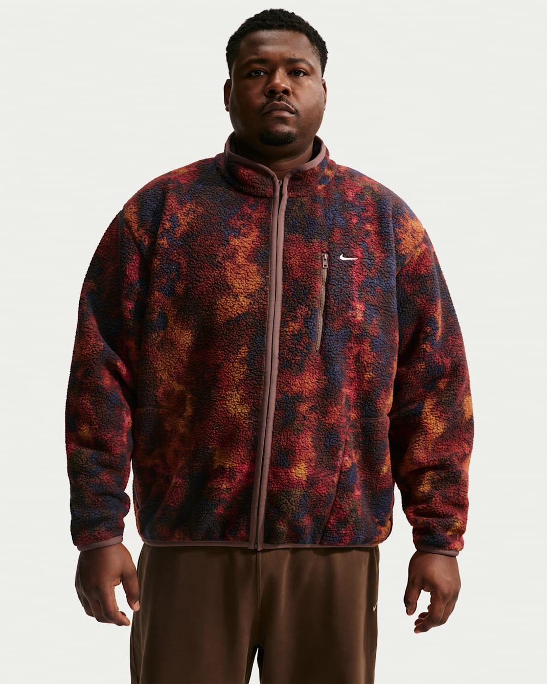 Chamarra acondicionada para el invierno para hombre Nike Sportswear Club - Obsidiana/Marrón musgo/Índigo mundial