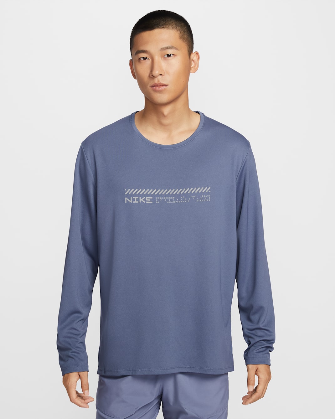 Playera de correr de manga larga con protección contra los rayos UV Dri-FIT acondicionada para el invierno para hombre Nike Miler - Azul difuso