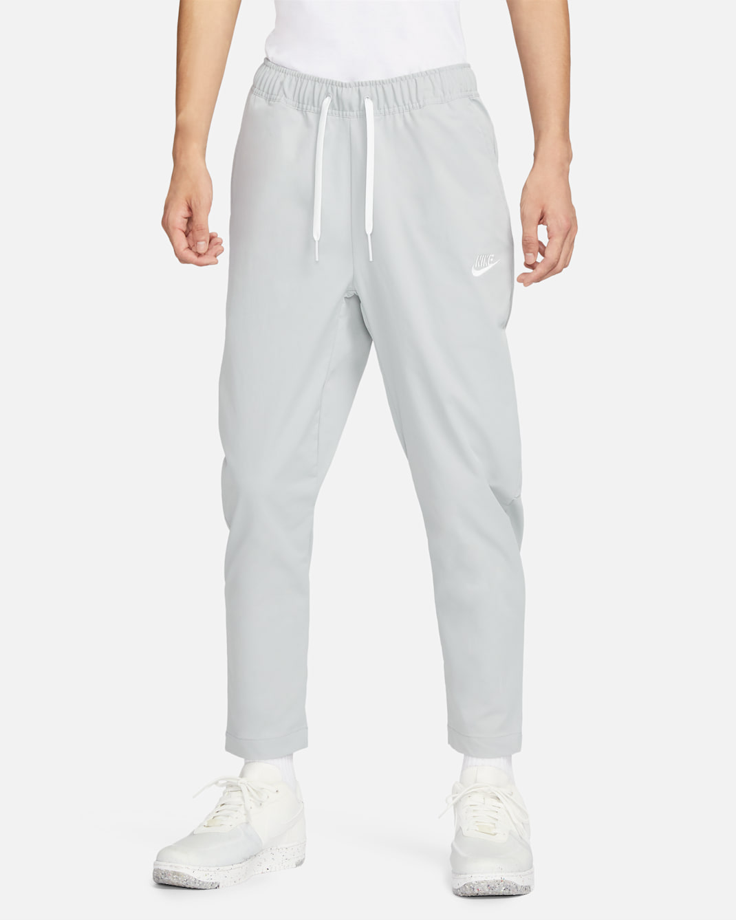 ナイキ クラブ メンズ ウーブン テーパード レッグ パンツ - ライトスモークグレー/ホワイト