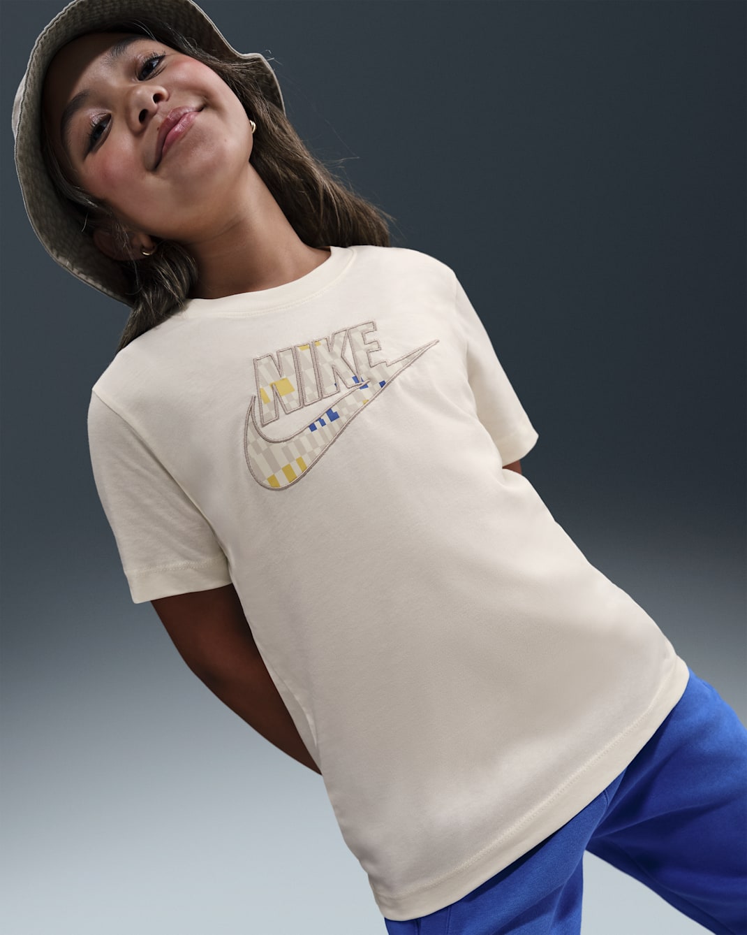 Nike Sportswear Older Kids' T-Shirt - Soft Pearl