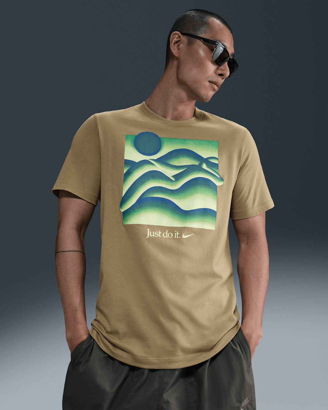 Playera Nike Sportswear  - Beige paracaídas