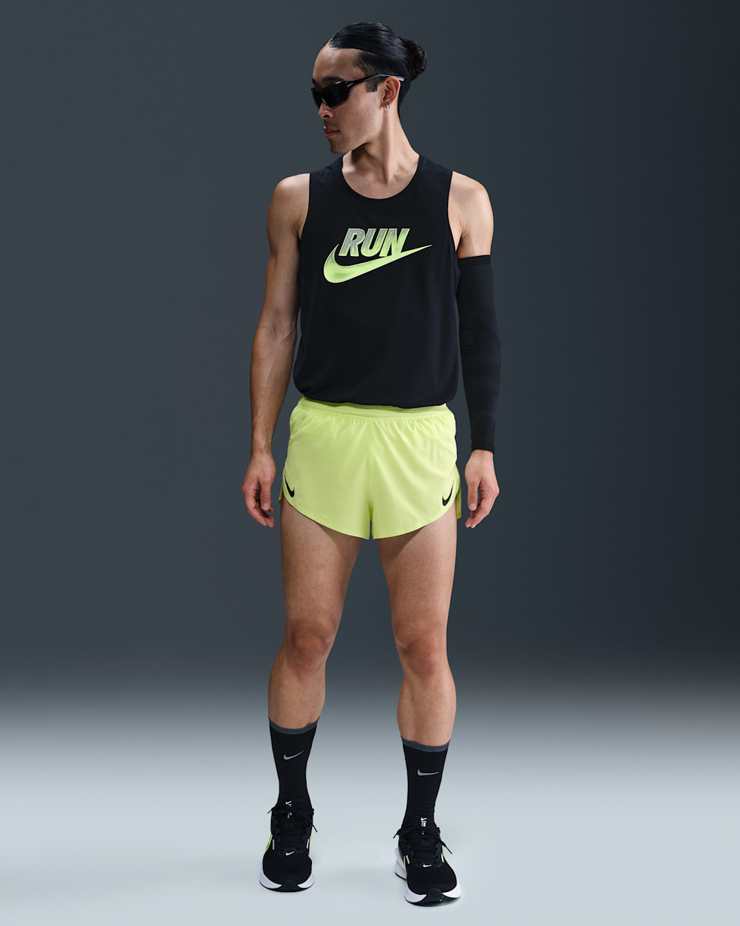 ナイキ エアロスイフト メンズ Dri-FIT ADV 5cm ランニングショートパンツ (インナー付き) - ライトレモンツイスト/ブラック