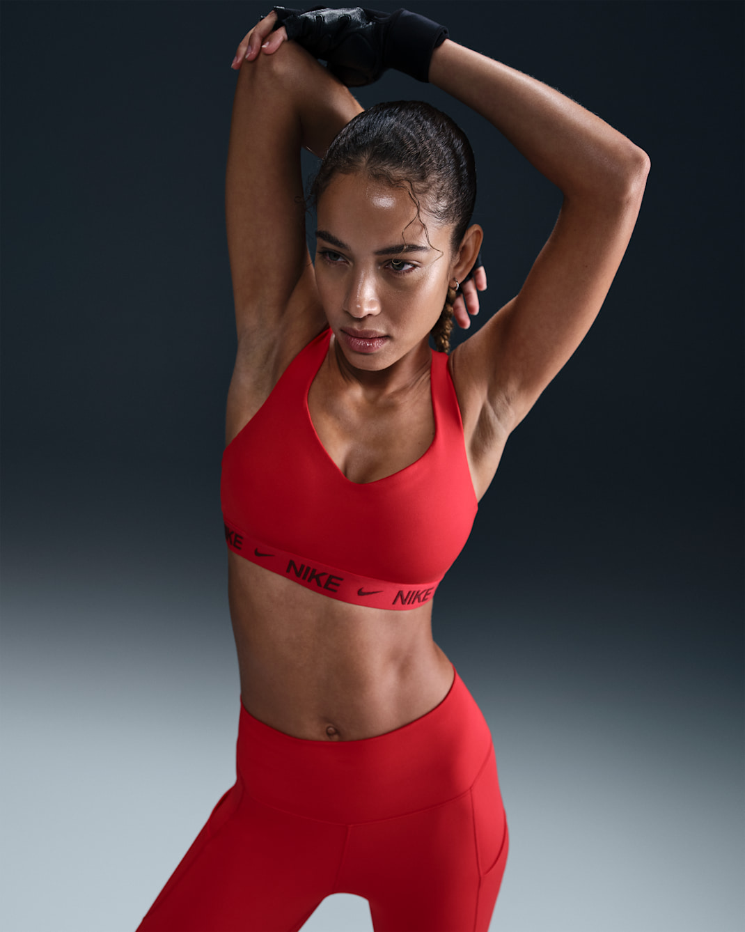 Nike Indy High Support padded verstelbare sport-bh - University Red/Dark Team Red