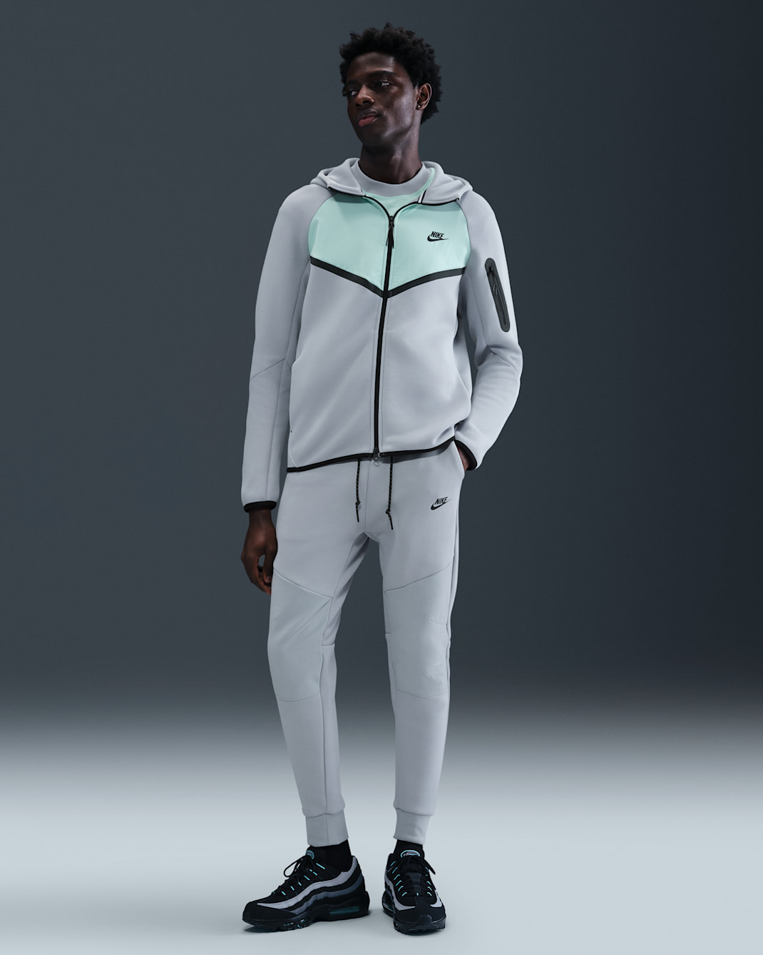 Nike Tech Fleece-Jogger (Herren) - Wolf Grey/Wolf Grey/Schwarz