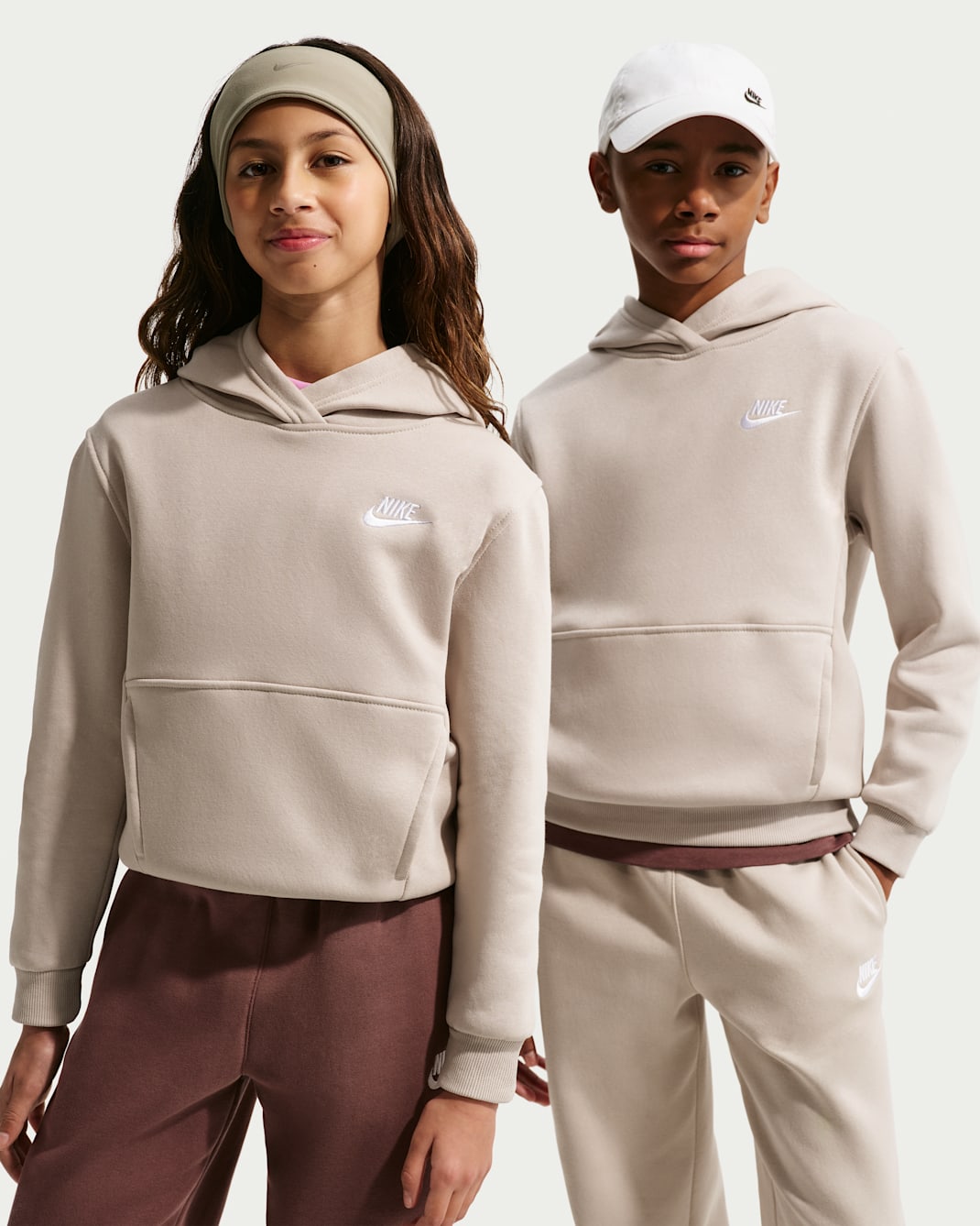 Nike Sportswear Club Fleece Older Kids' Pullover Hoodie - Cream II/White