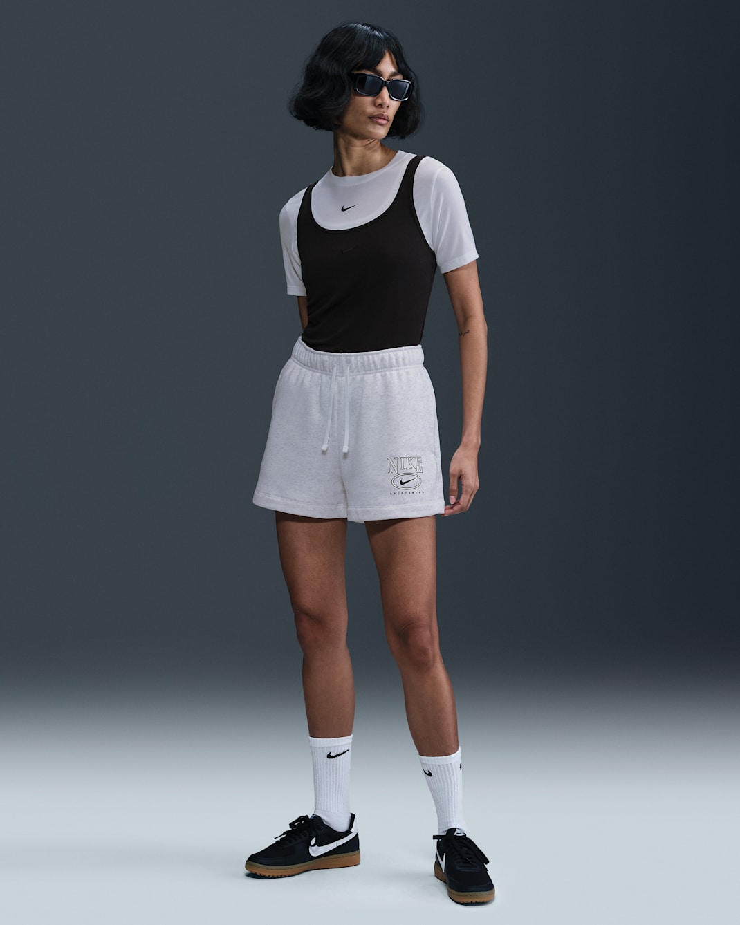 Shorts con gráfico de tiro medio de 10 cm para mujer Nike Sportswear Club Fleece - Abedul jaspeado