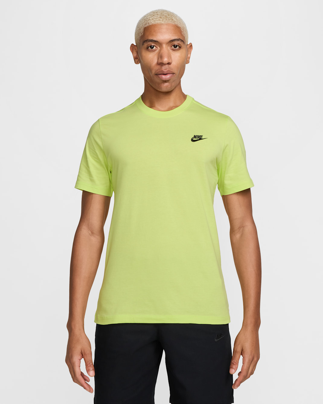 Nike Sportswear Club Men's T-Shirt - Light Lemon Twist/Black