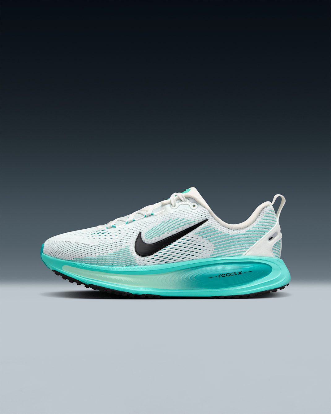 Tenis de correr en pavimento para niños grandes Nike Vomero 18 - Blanco cumbre/Cactus empolvado/Azul verdoso geoda/Negro