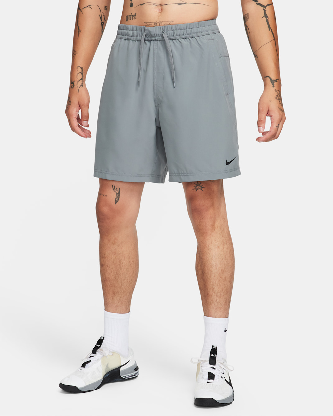 Nike Form vielseitige Dri-FIT Herrenshorts ohne Futter (ca. 18 cm) - Smoke Grey/Schwarz