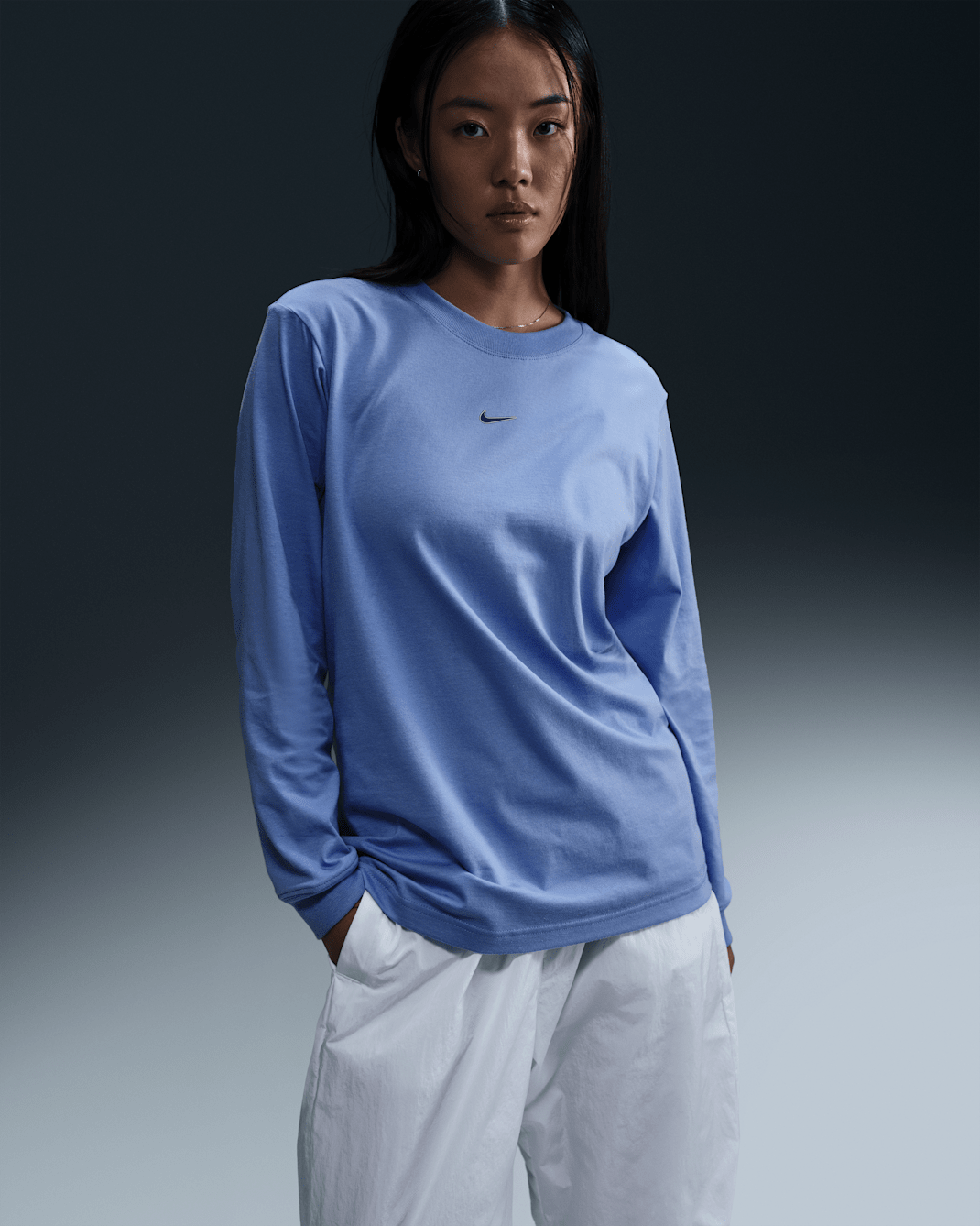 ナイキ スポーツウェア ウィメンズ ルーズ ロングスリーブ Tシャツ - ロイヤルパルス