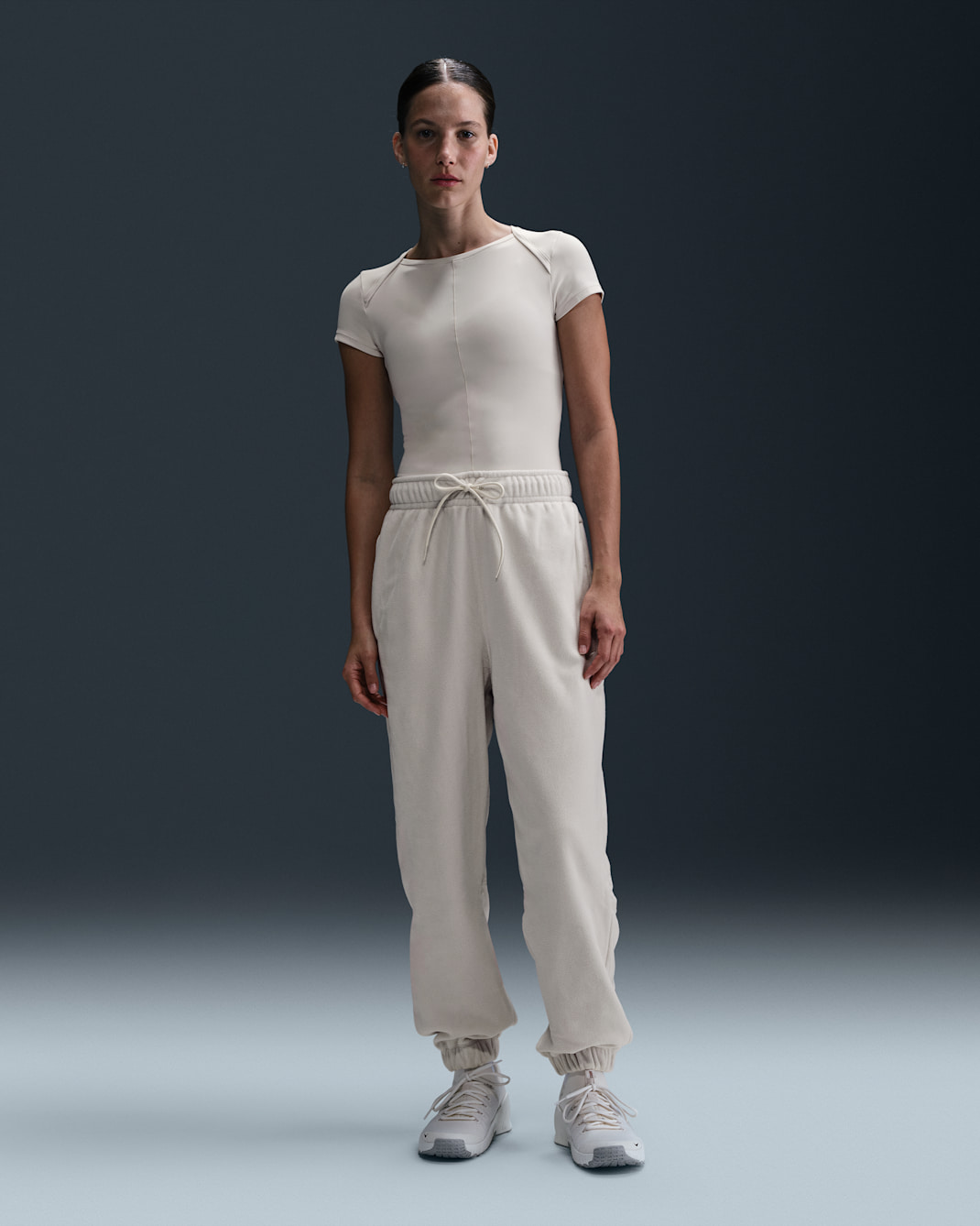 Nike Therma-FIT One Women's Loose Fleece Pants - Light Orewood Brown/Pale Ivory