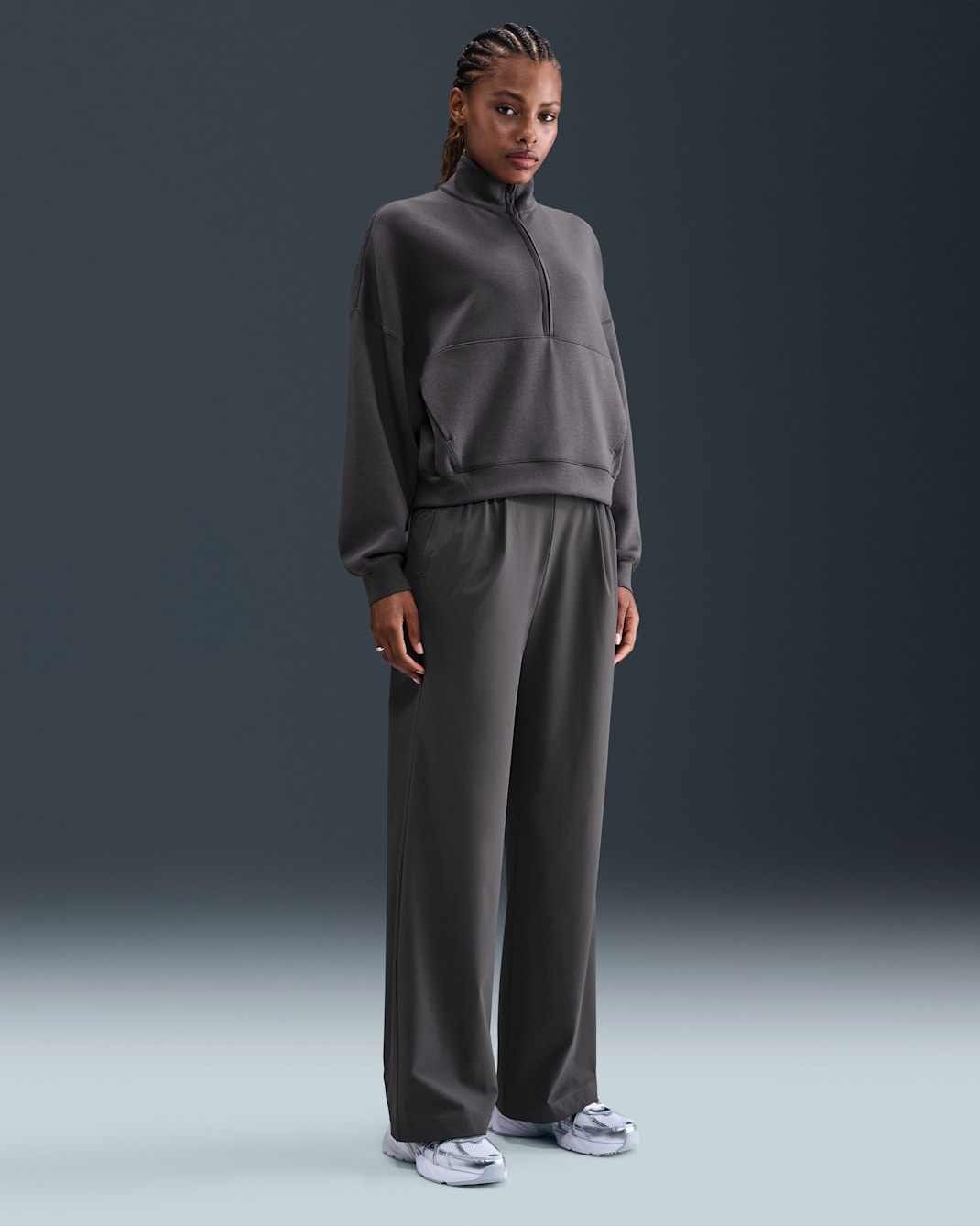 Pants Dri-FIT de tiro alto de pierna holgada y amplia para mujer Nike 24.7 PerfectStretch - Gris trueno/Sombra oscuro