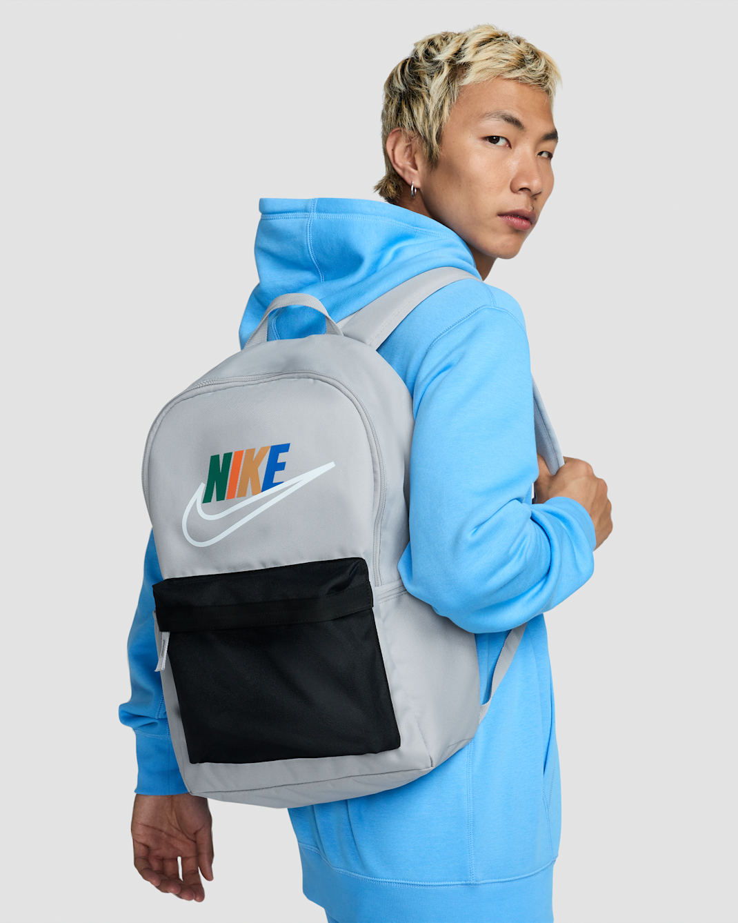 เป้สะพายหลัง Nike Heritage (25 ล.) - Wolf Grey/ดำ/ขาว