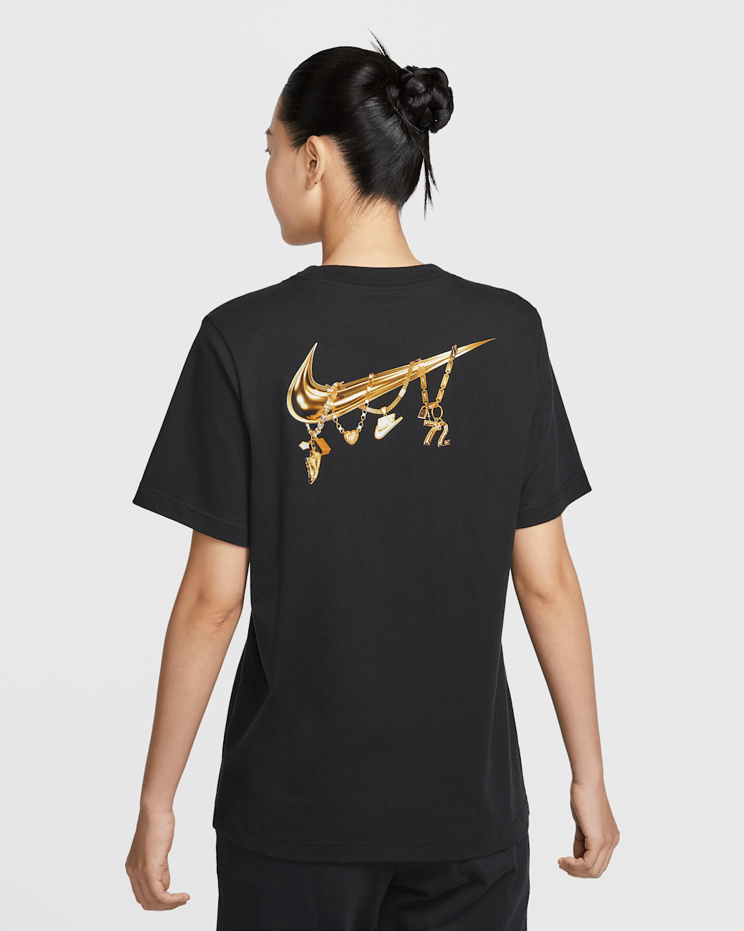 เสื้อยืดกราฟิกแขนสั้นทรงหลวมผู้หญิง Nike Sportswear - ดำ