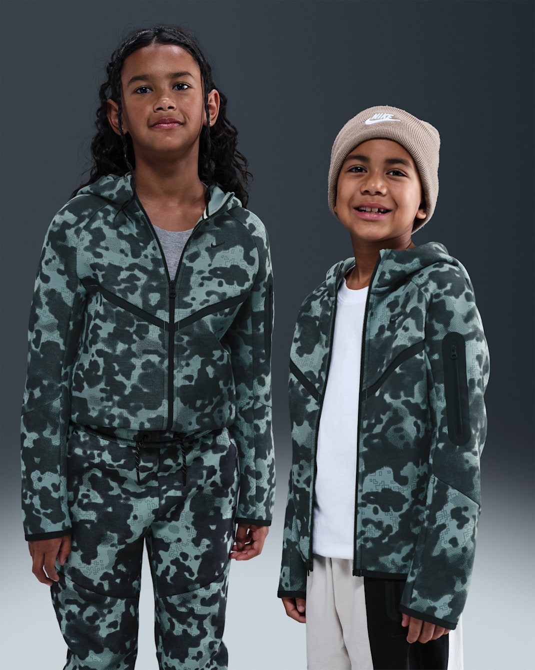 Nike Tech-camohættetrøje i fleece med lynlås til større børn (drenge) - Cannon/Cannon/sort/sort