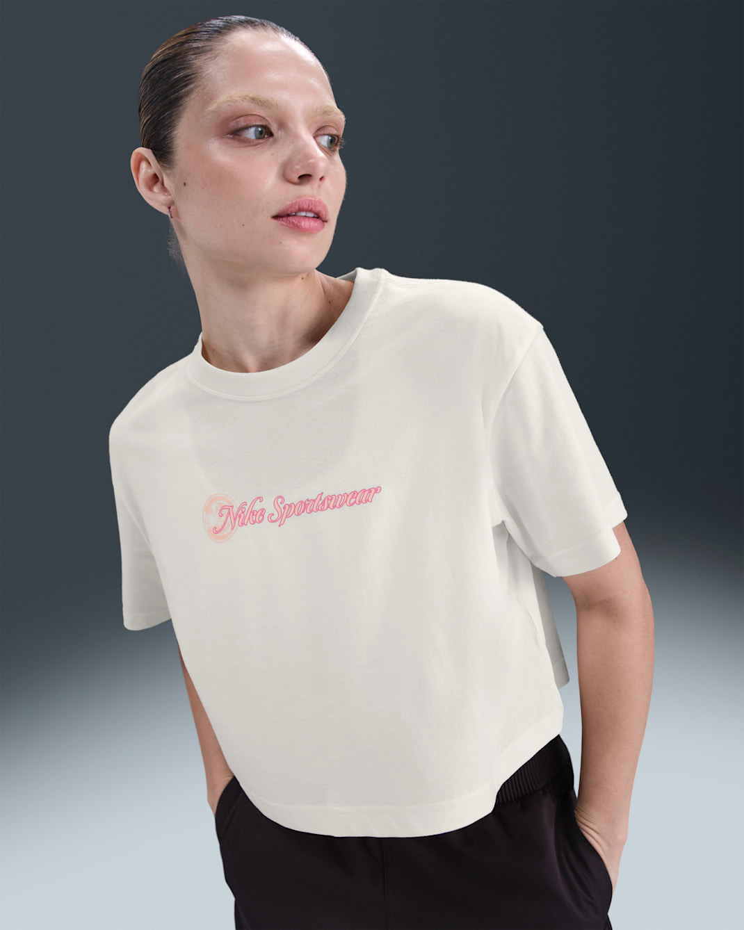 Playera holgada cropped para mujer Nike Sportswear Club - Marfil pálido