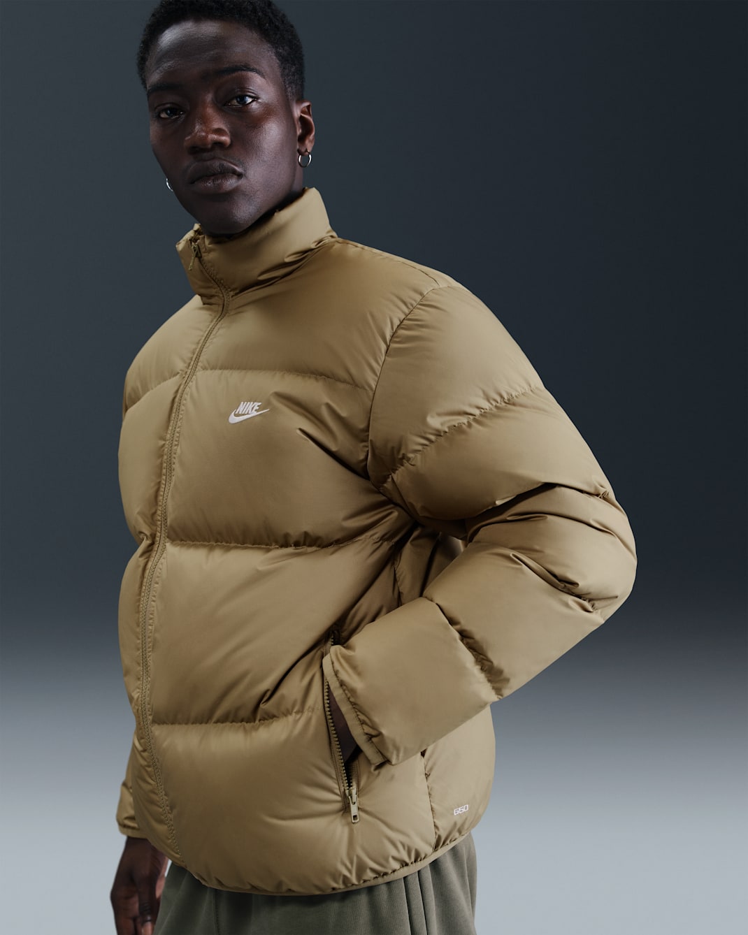 Nike Sportswear Club Men's Therma-FIT Puffer Jacket - Parachute Beige/White