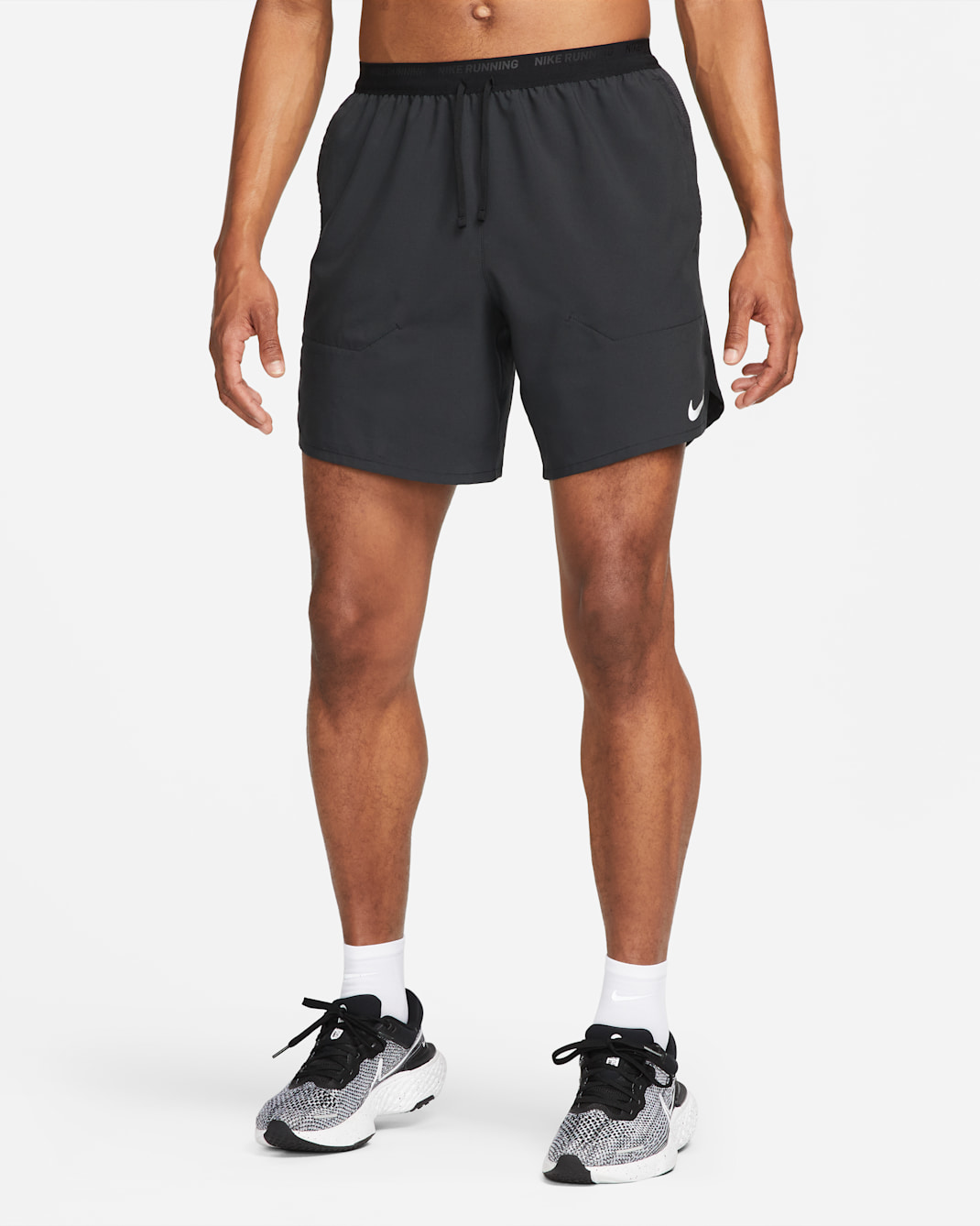 Shorts de running sin forro Dri-FIT de 18 cm para hombre Nike Stride - Negro/Negro
