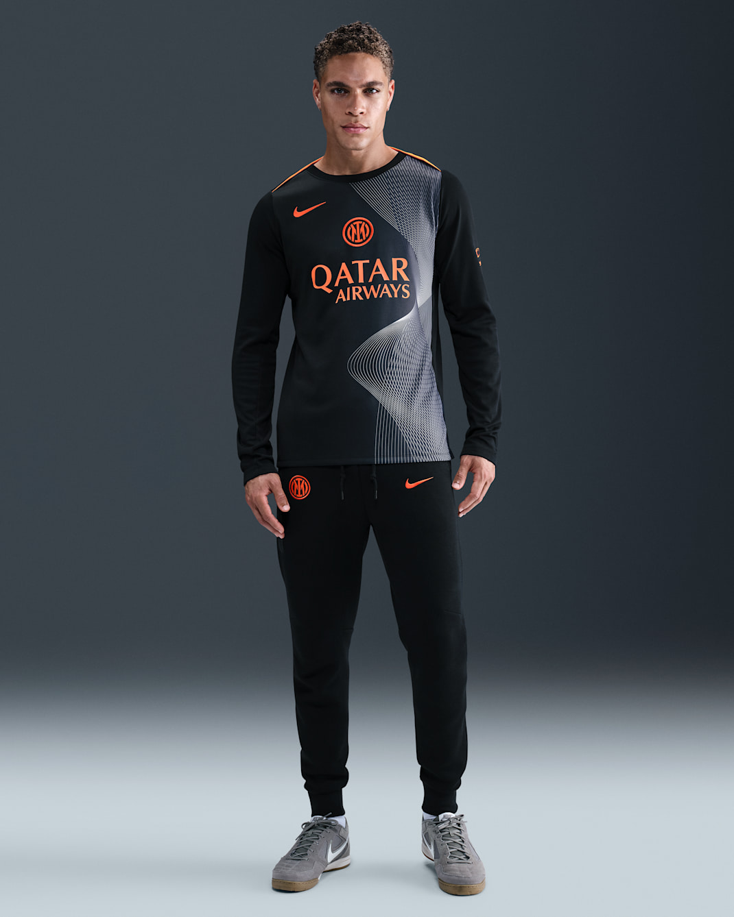 Inter Milan Tech Fleece Men's Nike Total 90 Football Jogger Trousers - Black/Safety Orange