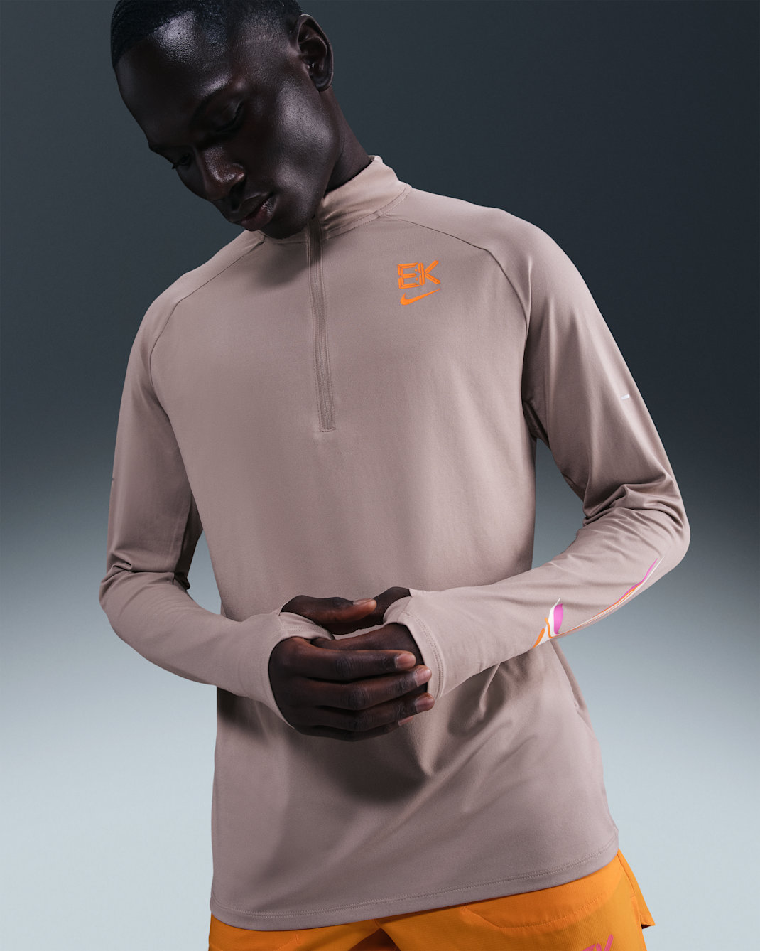 Nike Stride «Eliud Kipchoge» Dri-FIT løpeoverdel til herre, med glidelås fra brystet og opp - Malt/Bright Ceramic