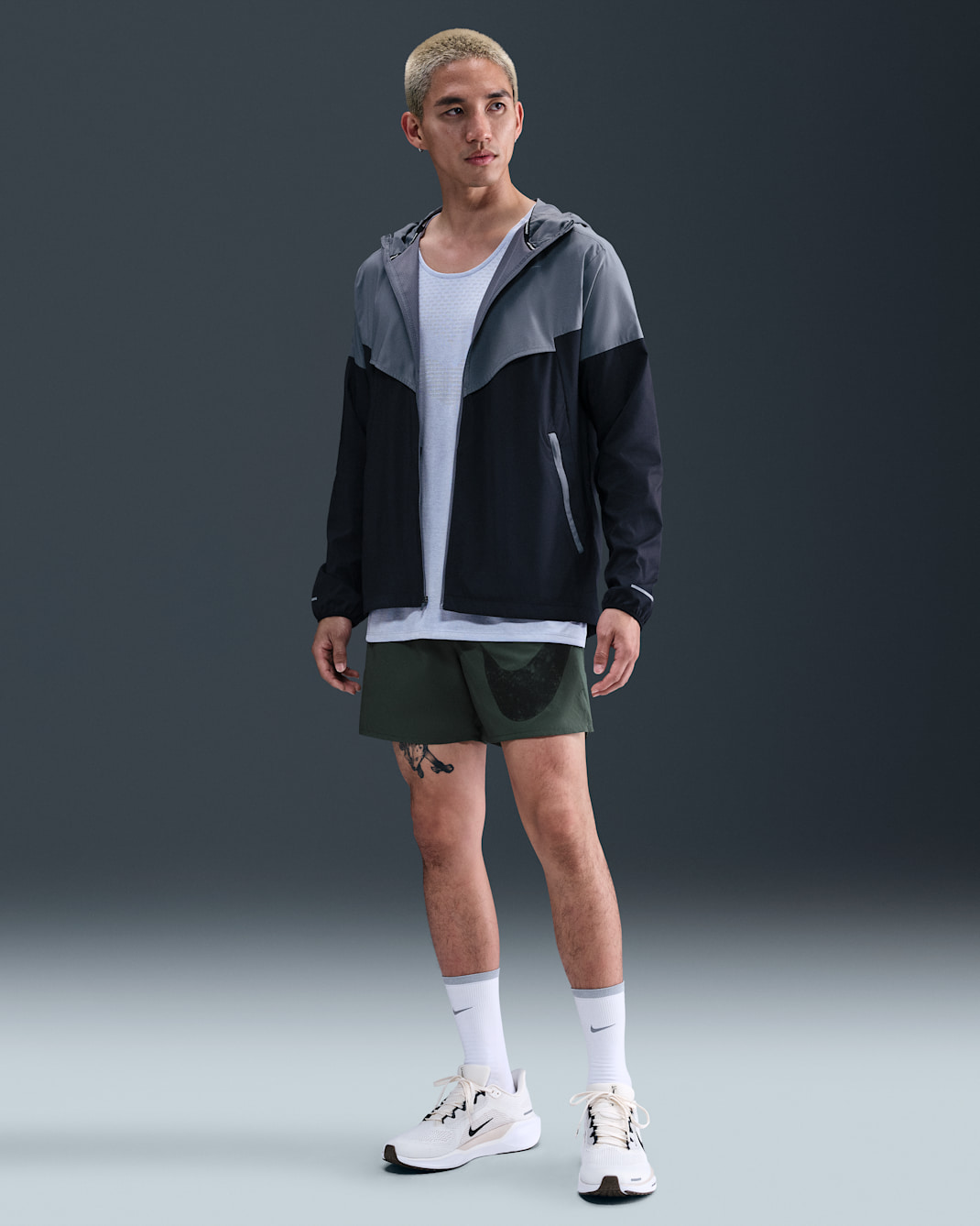 Nike Challenger Swoosh Men's 12.5cm (approx.) Dri-FIT Running Shorts - Vintage Green/Vintage Green/Black/Black