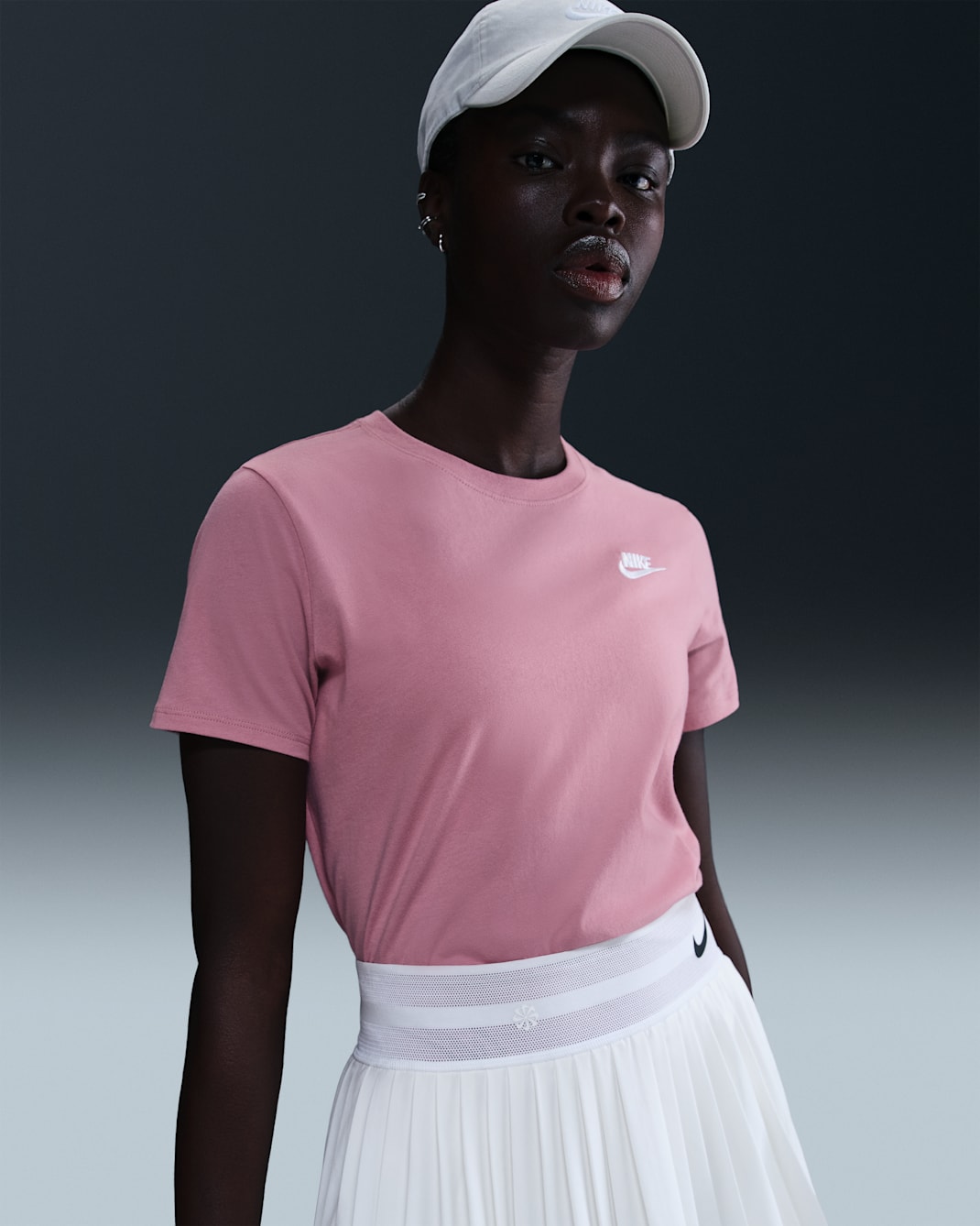 Nike Sportswear Club Essentials T-shirt voor dames - Elemental Pink