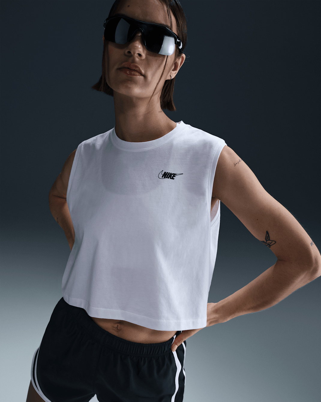 Nike Sportswear Club Women's Sleeveless Cropped Graphic T-Shirt - White