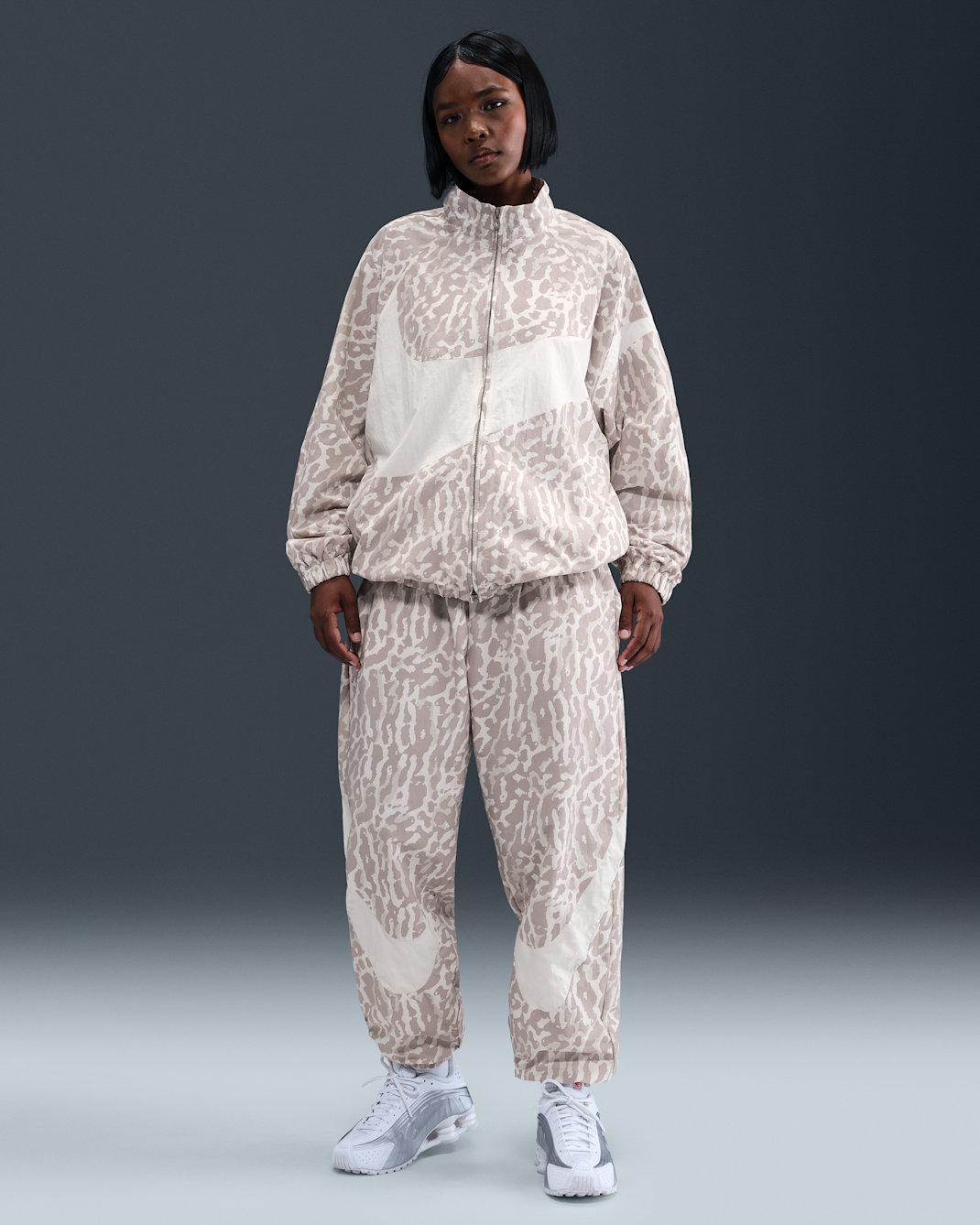 Pantalones de tejido Woven estampados para mujer Nike Sportswear - Gris universitario/Vela