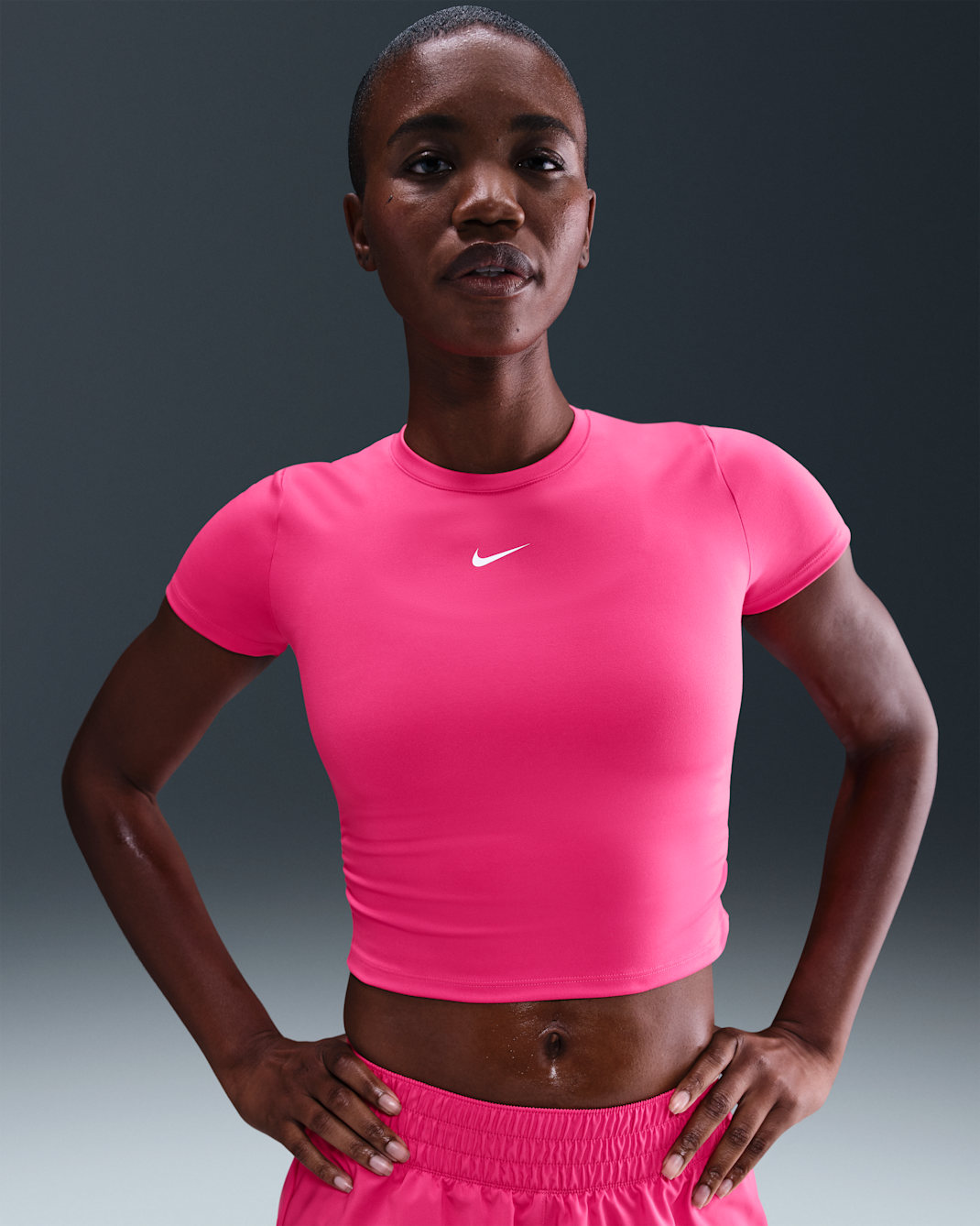 Playera de manga corta Dri-FIT para mujer Nike One - Rosa enérgico/Blanco