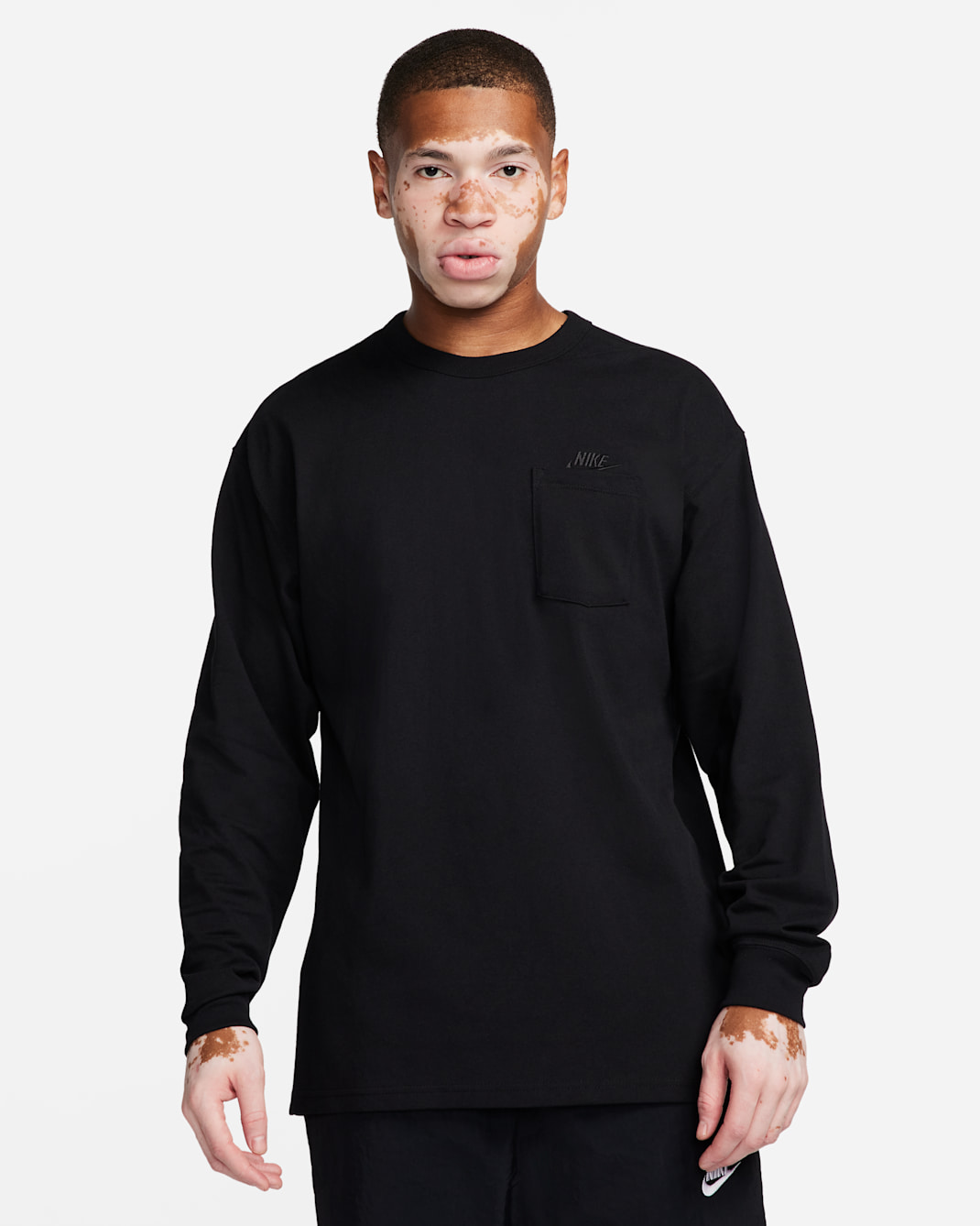 Nike Sportswear Premium Essentials Men's Long-Sleeve Pocket T-Shirt - Black